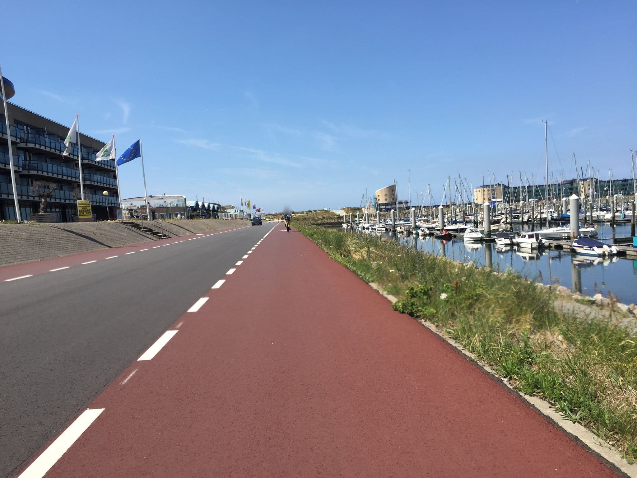 Street view near Holiday Inn IJmuiden - Seaport Beach, IJmuiden — © canadarunner (CC BY-SA · Mapillary)