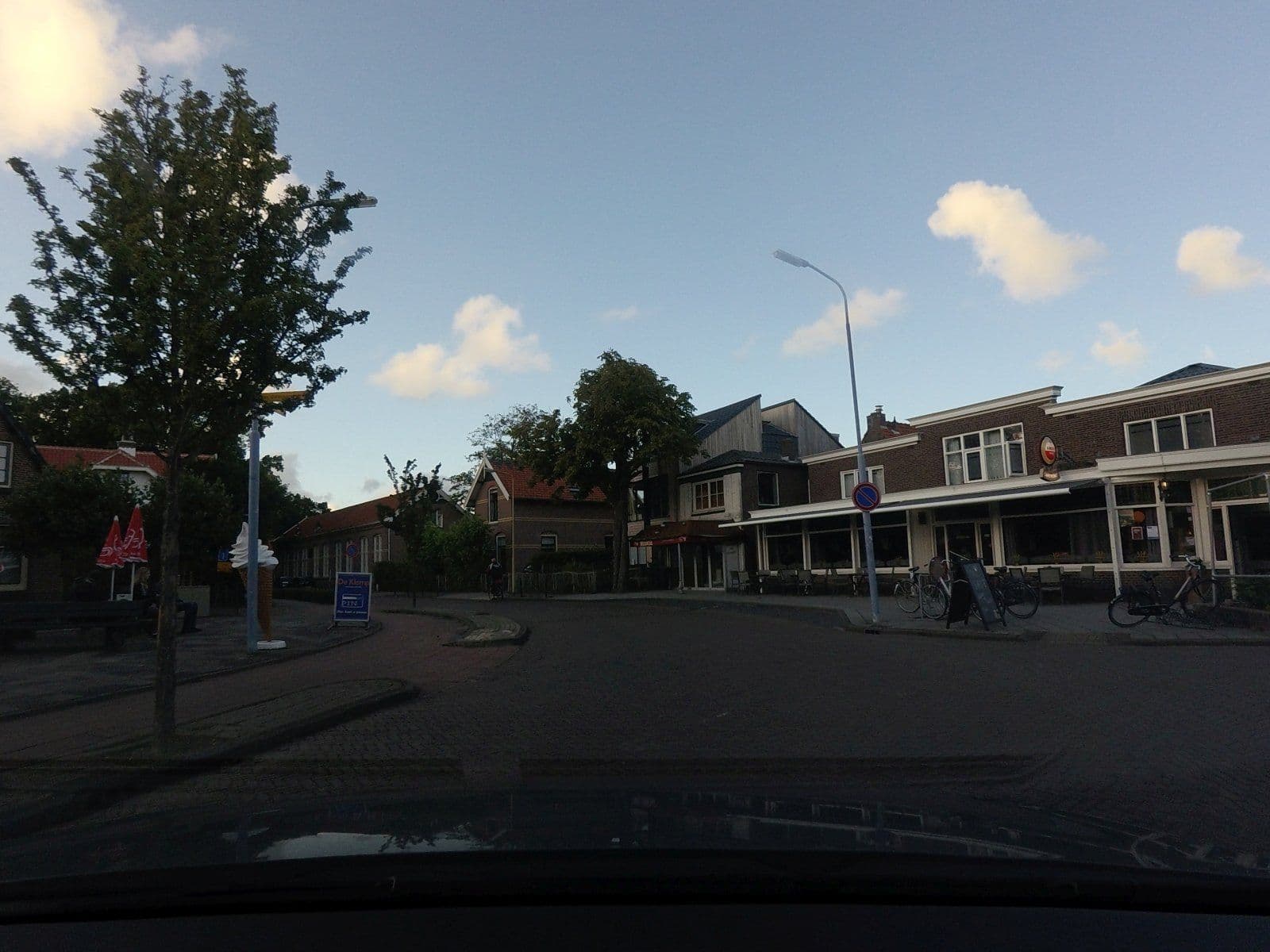 Street view near Hotel Fase Fier eten en drinken, Bakkum — © larsnl (CC BY-SA · Mapillary)