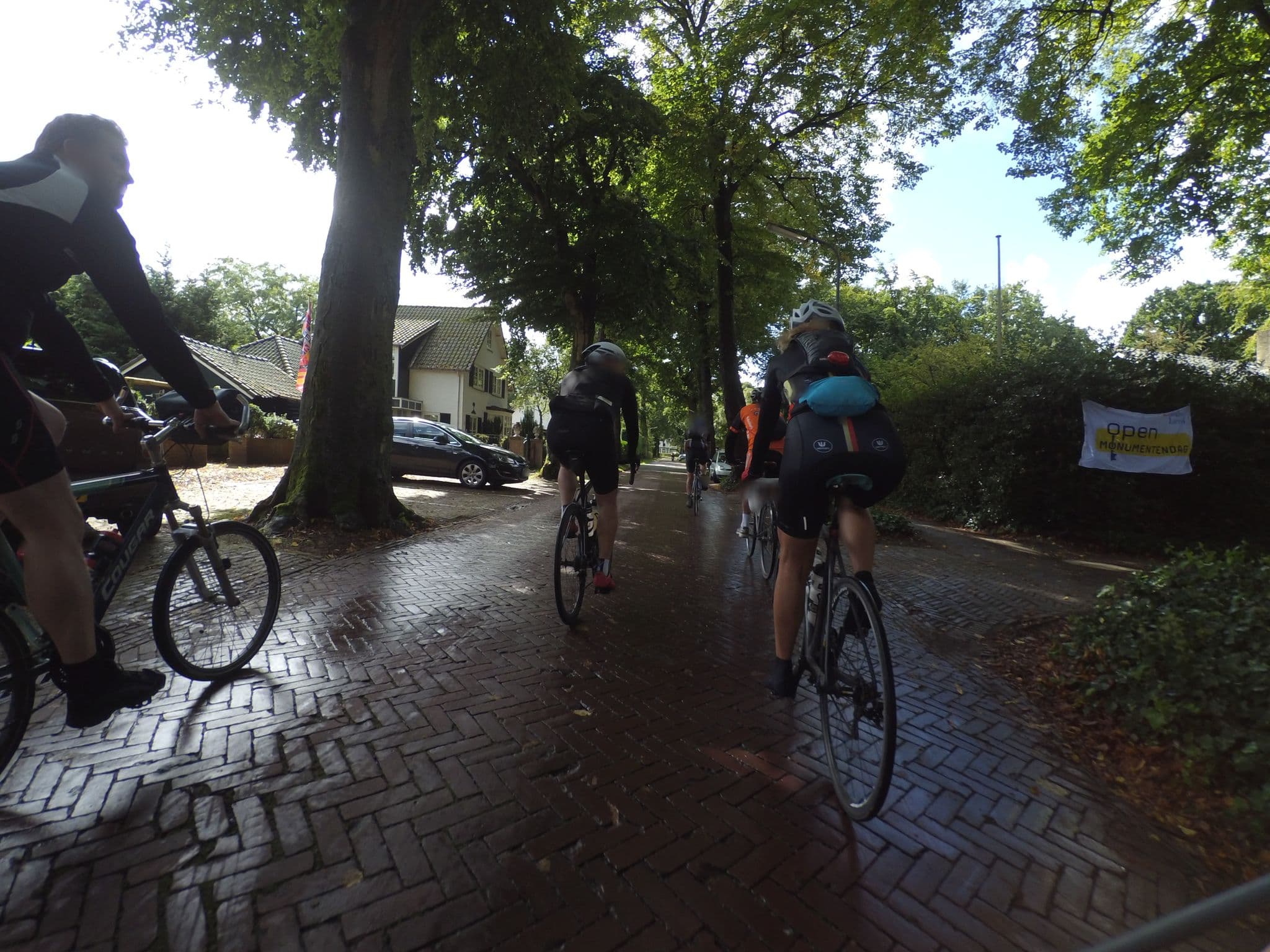 Street view near Pension La Vie En Rose, Bergen — © peewee32 (CC BY-SA · Mapillary)