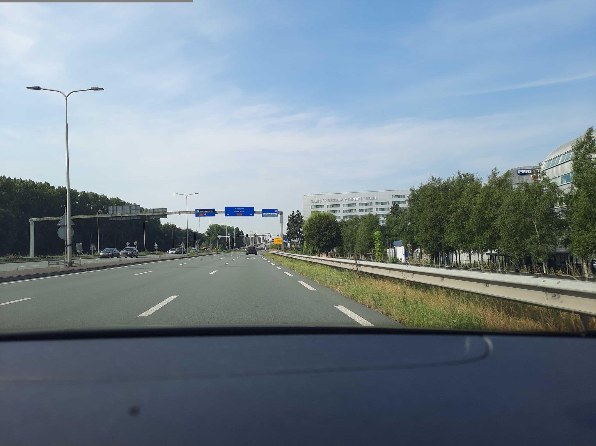 Street view near Holiday Inn, Holidaystraat, Brussels, Amstelveen — © Lowiekse (CC BY-SA · Mapillary)