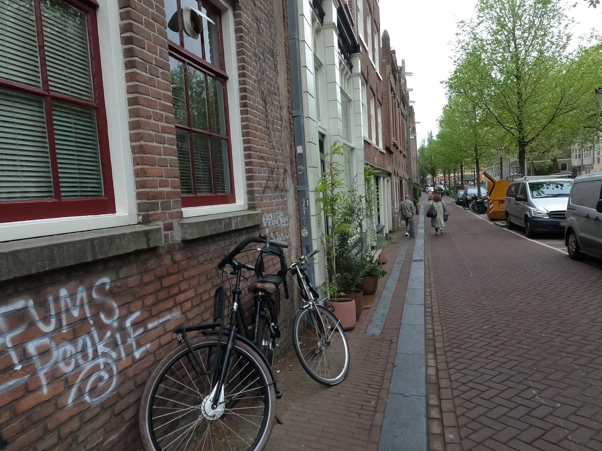 Street view near Amphora Bed And Breakfast, Amsterdam — © chuck (CC BY-SA · Mapillary)