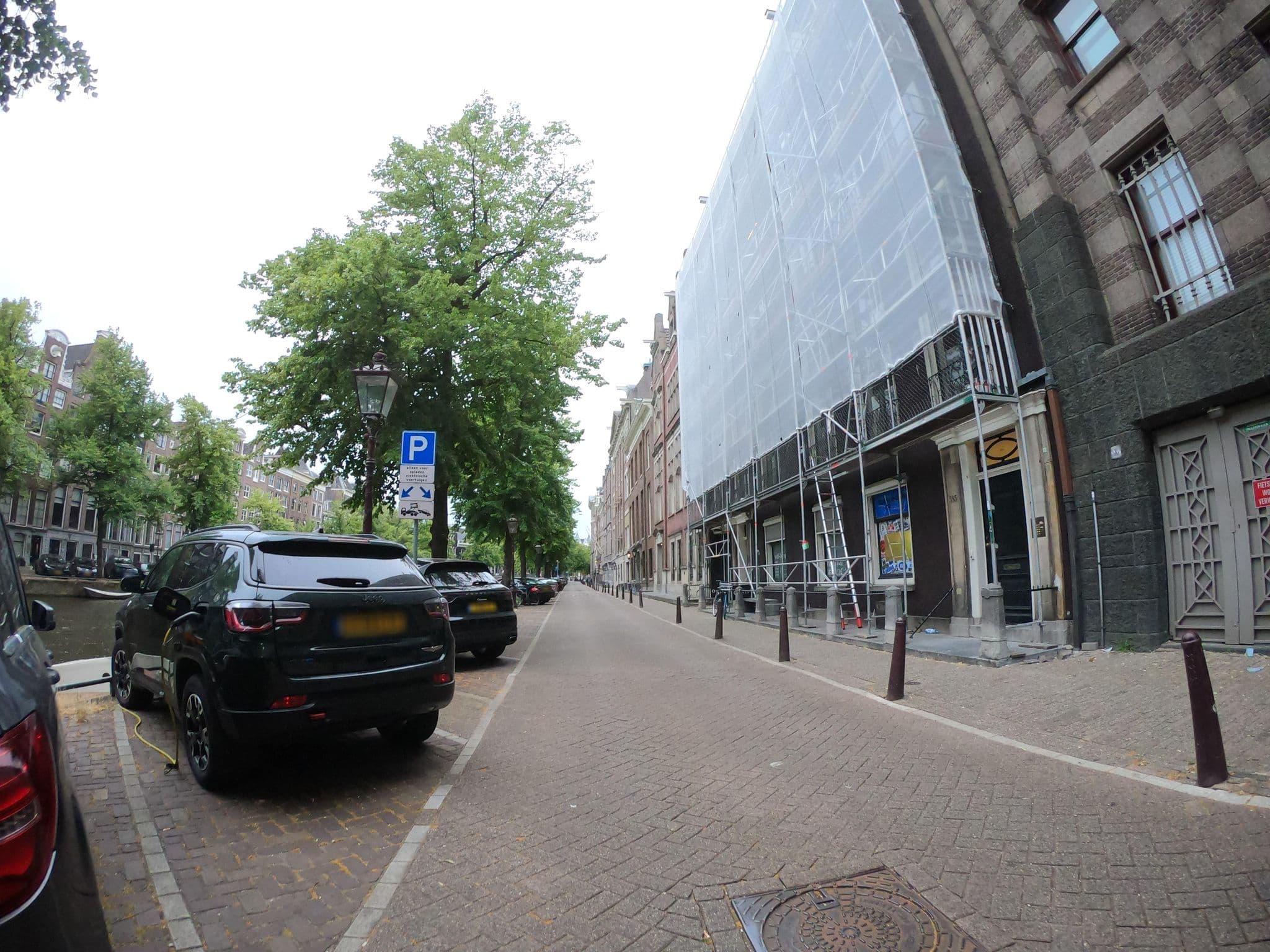 Street view near Kzg585 Inn, Amsterdam — © richlv (CC BY-SA · Mapillary)
