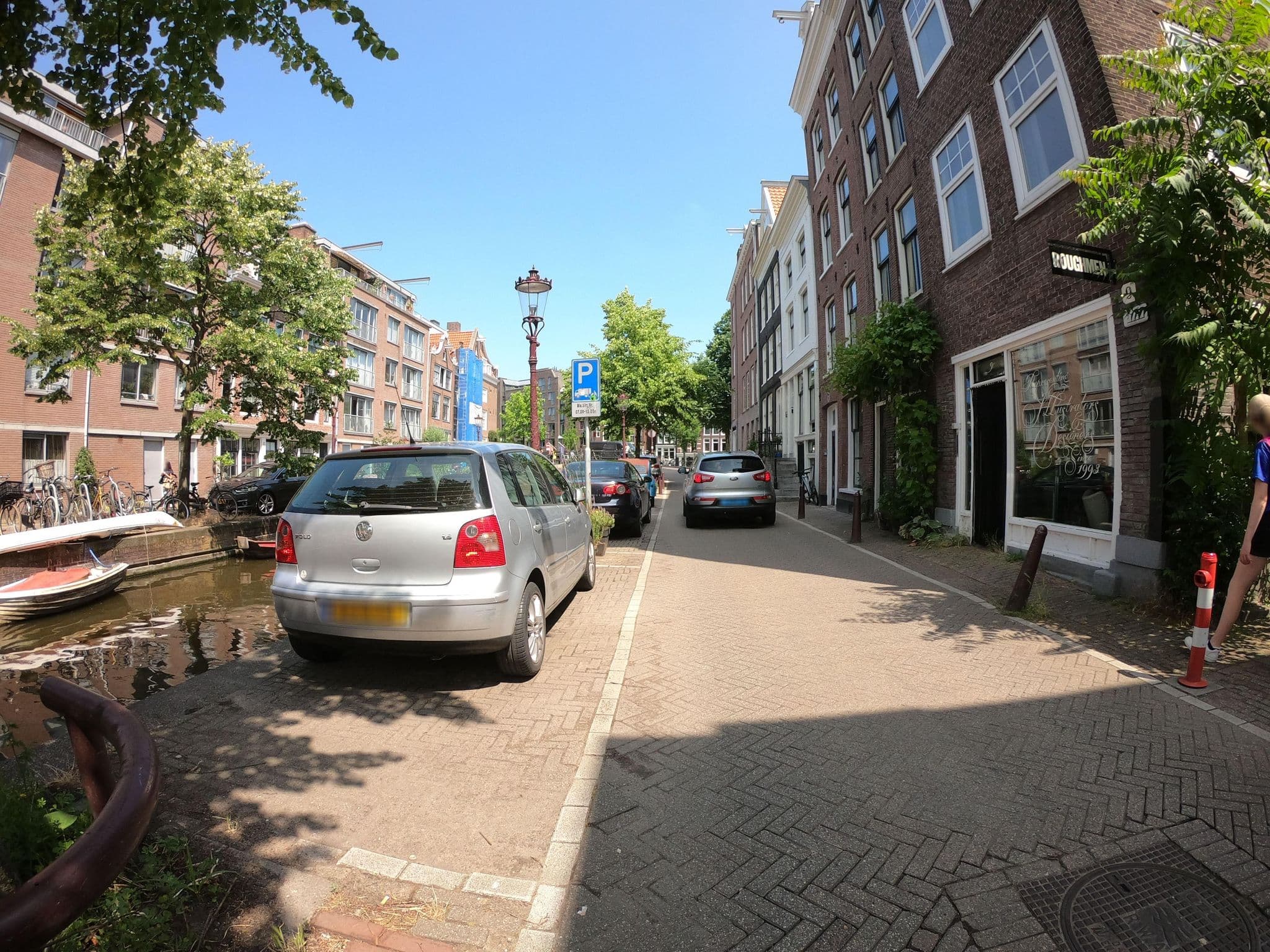 Street view near Cosy Canal Apartaments, Amsterdam — © richlv (CC BY-SA · Mapillary)