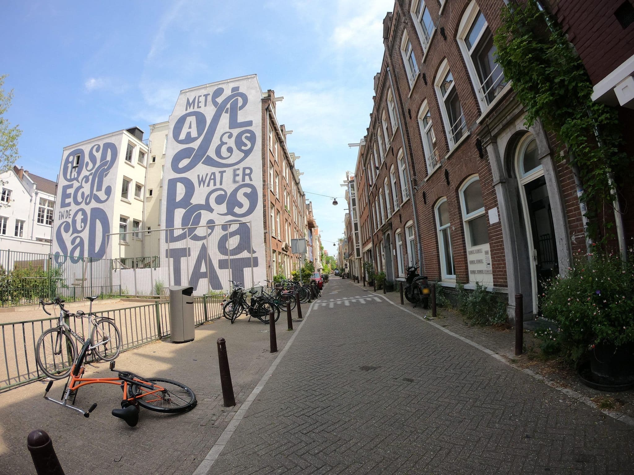 Street view near The Amsterdam studio, Amsterdam — © richlv (CC BY-SA · Mapillary)