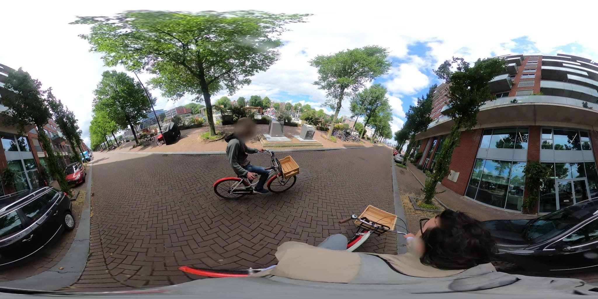 Street view near Houseboat Ms. Luctor, Amsterdam — © robot8a (CC BY-SA · Mapillary)