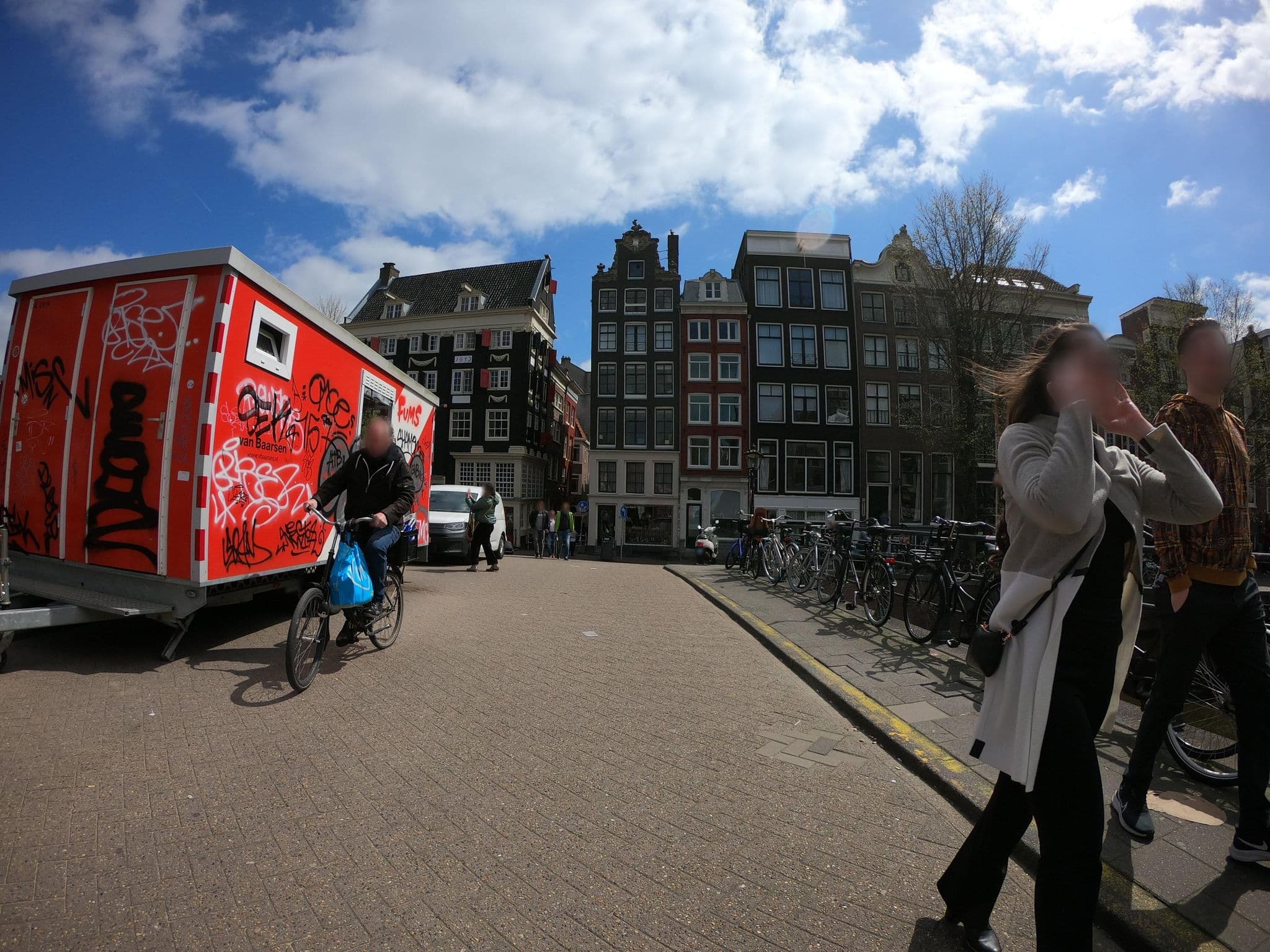 Street view near Maes B&B, Amsterdam — © richlv (CC BY-SA · Mapillary)