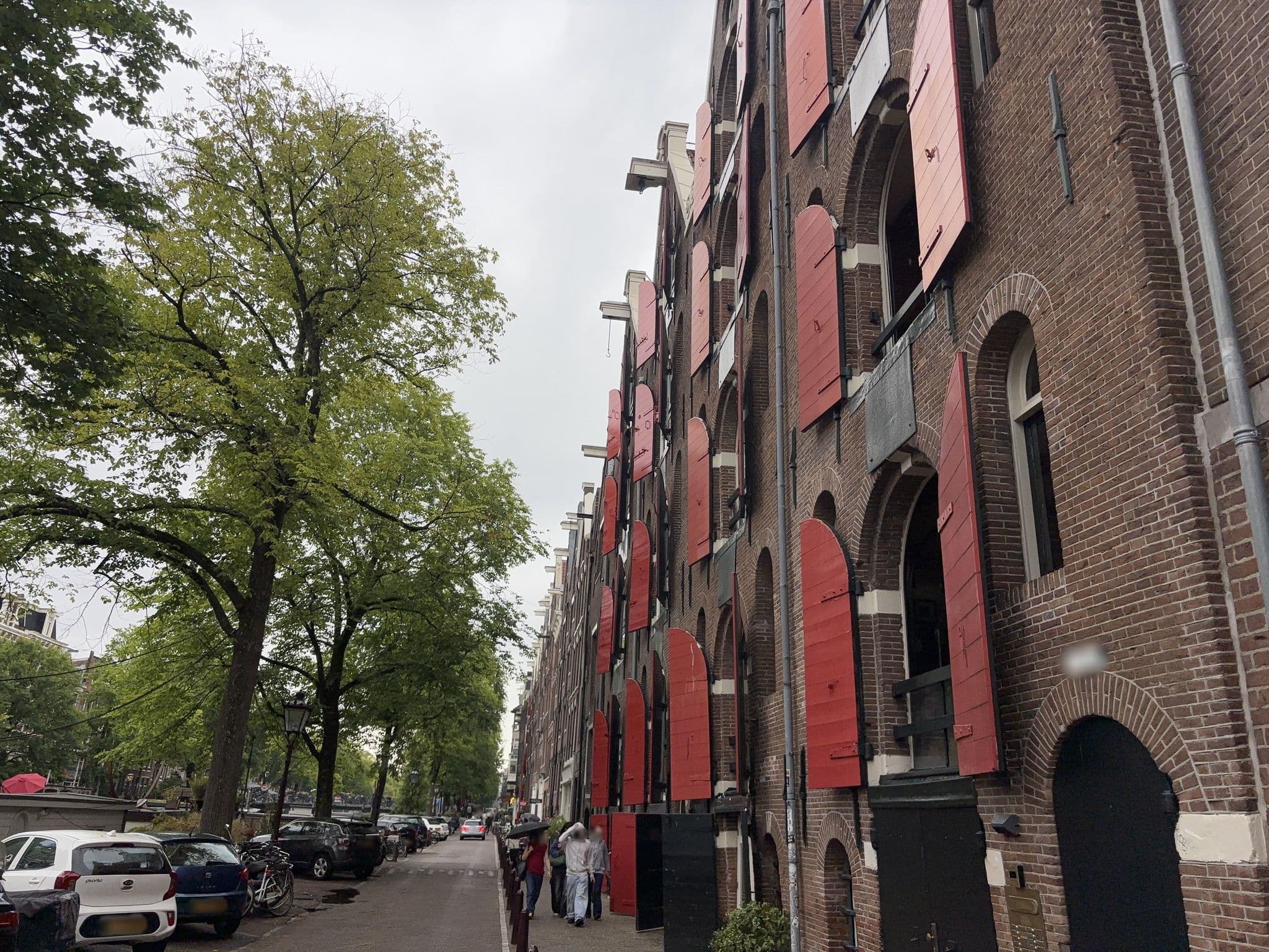 Street view near House Boat di Irene Swier, Amsterdam — © robot8a (CC BY-SA · Mapillary)
