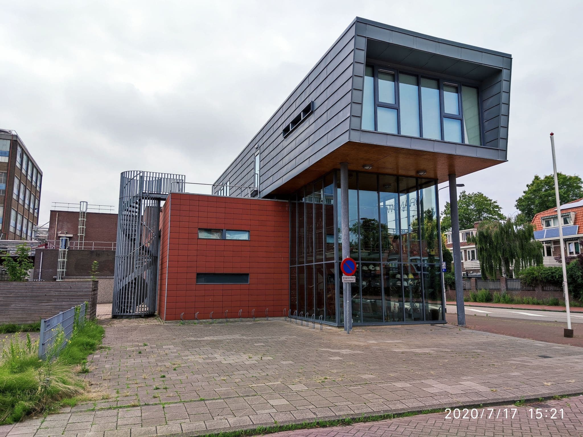 Street view near De Mallemolen, Zaandijk — © km2bp (CC BY-SA · Mapillary)