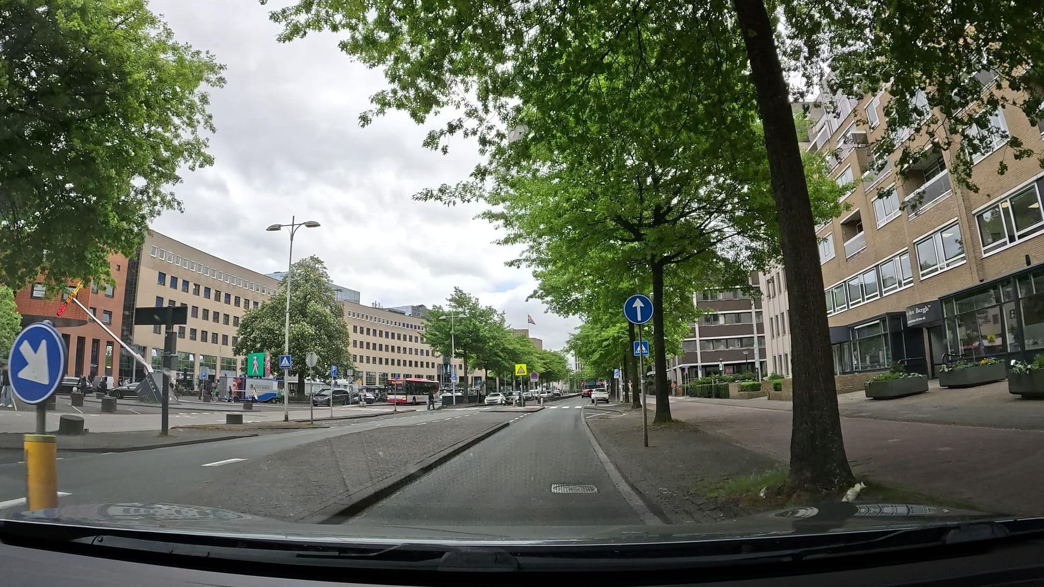 Street view near Golden Tulip, Amersfoort — © thewizard (CC BY-SA · Mapillary)