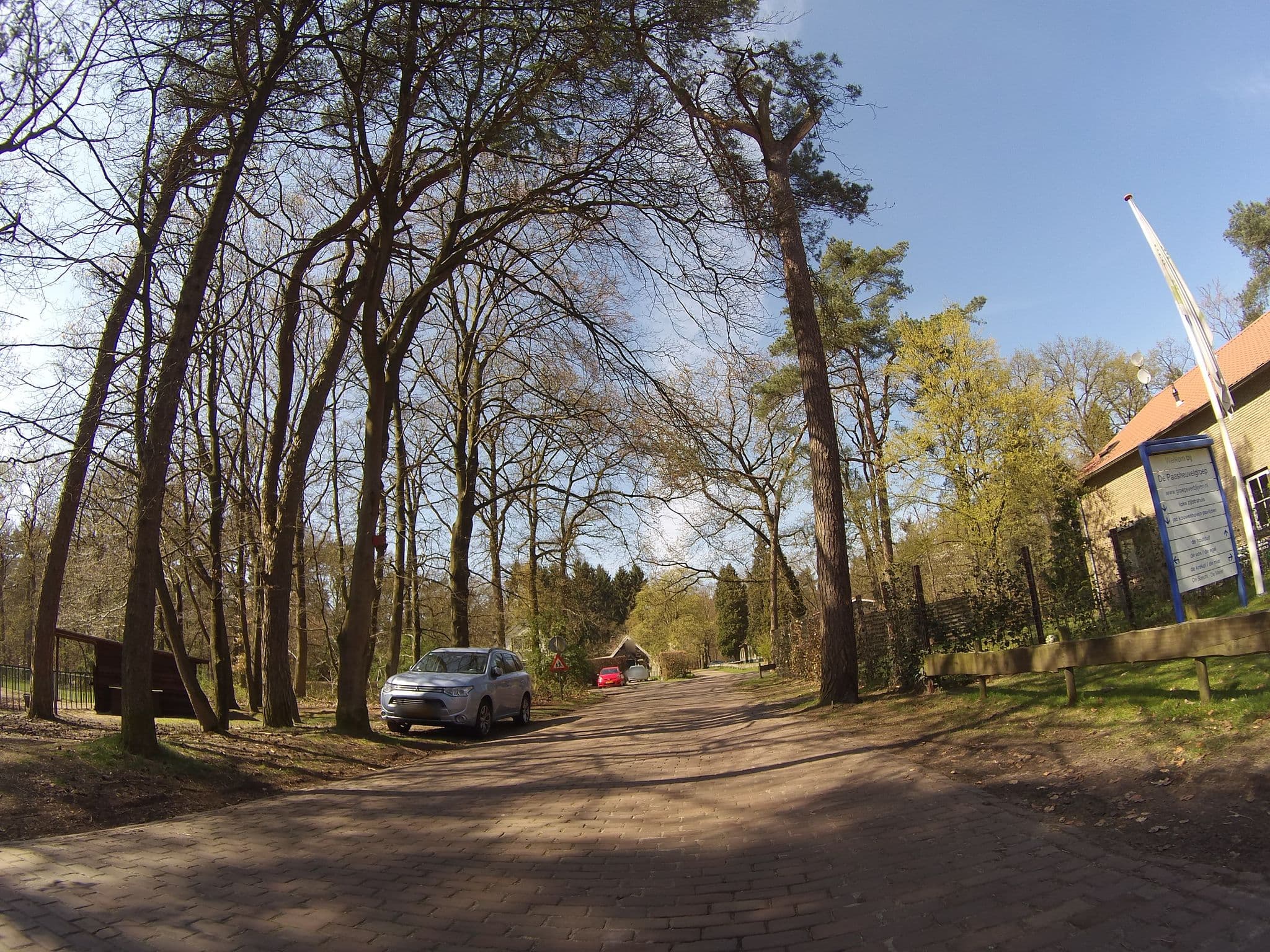 Street view near Stichting Jeugd buitenverblijven, Austerlitz — © ligfietser (CC BY-SA · Mapillary)