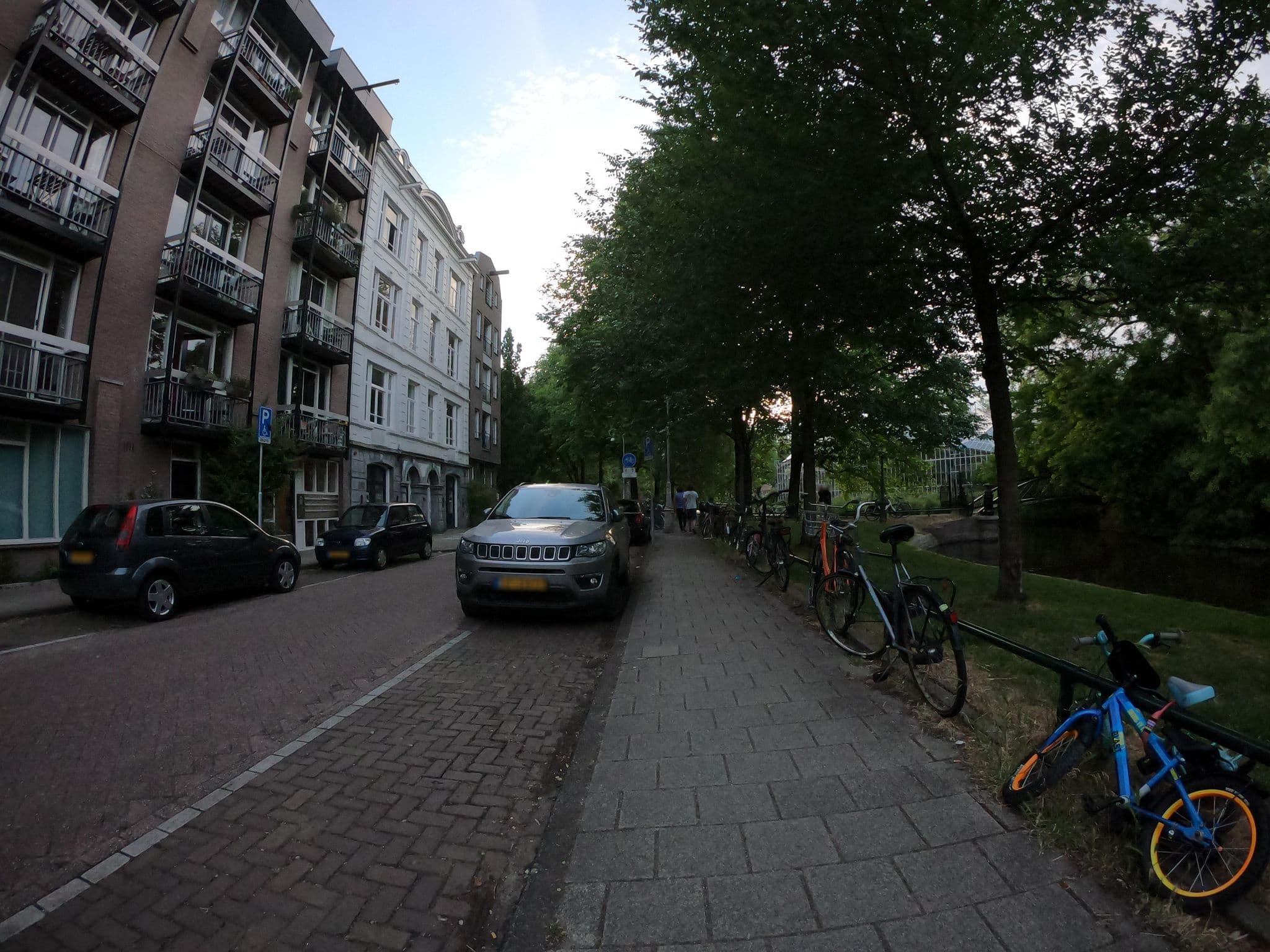 Street view near The Happy House, Dapperbuurt — © richlv (CC BY-SA · Mapillary)