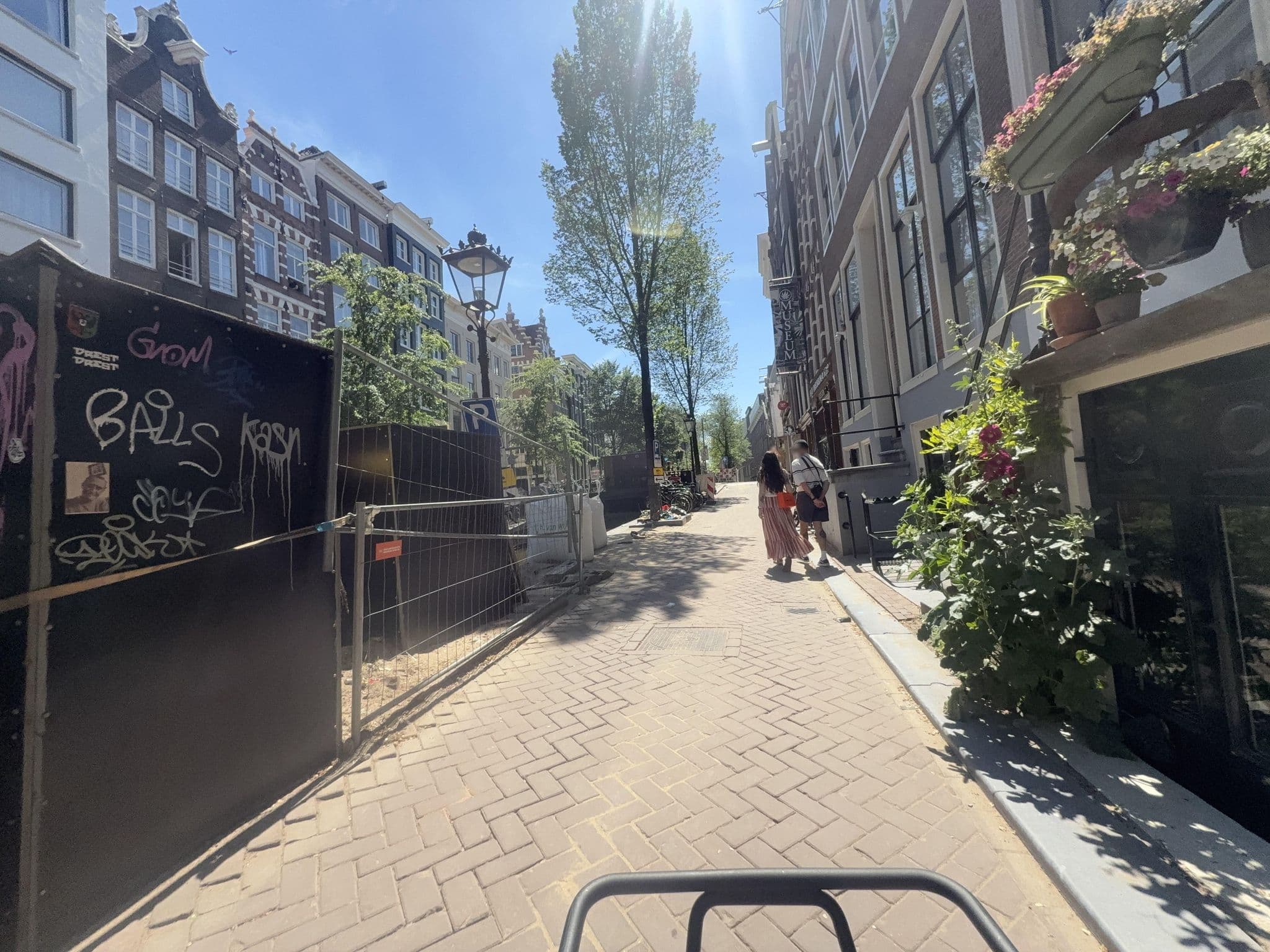 Street view near B&B 1680 Black & White Room, Amsterdam — © ottor (CC BY-SA · Mapillary)