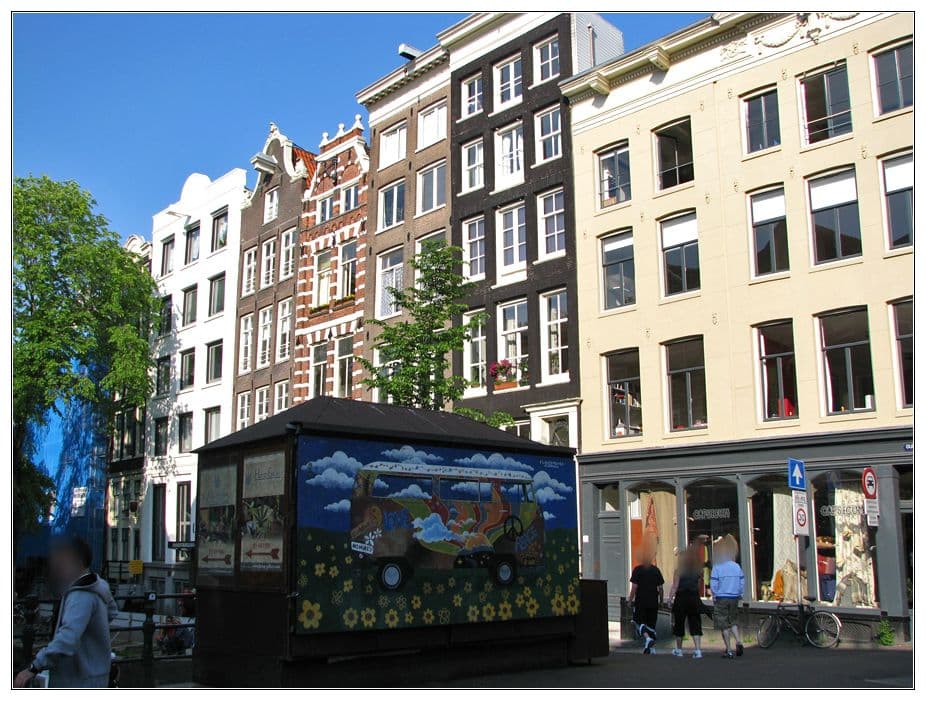 Street view near The One Roomed Guesthouse, Amsterdam — © barragon (CC BY-SA · Mapillary)