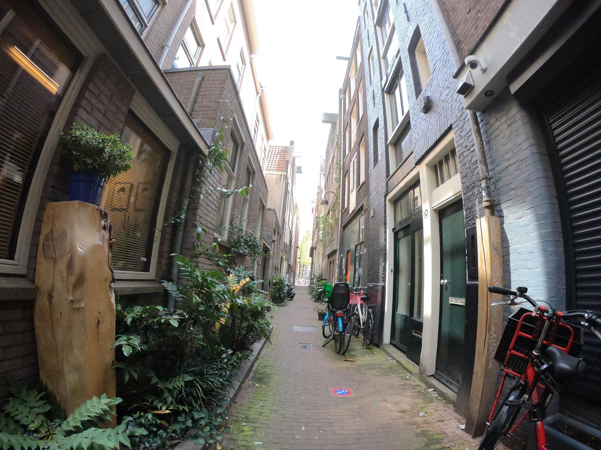 Street view near Susanne AirBnB, Amsterdam — © richlv (CC BY-SA · Mapillary)