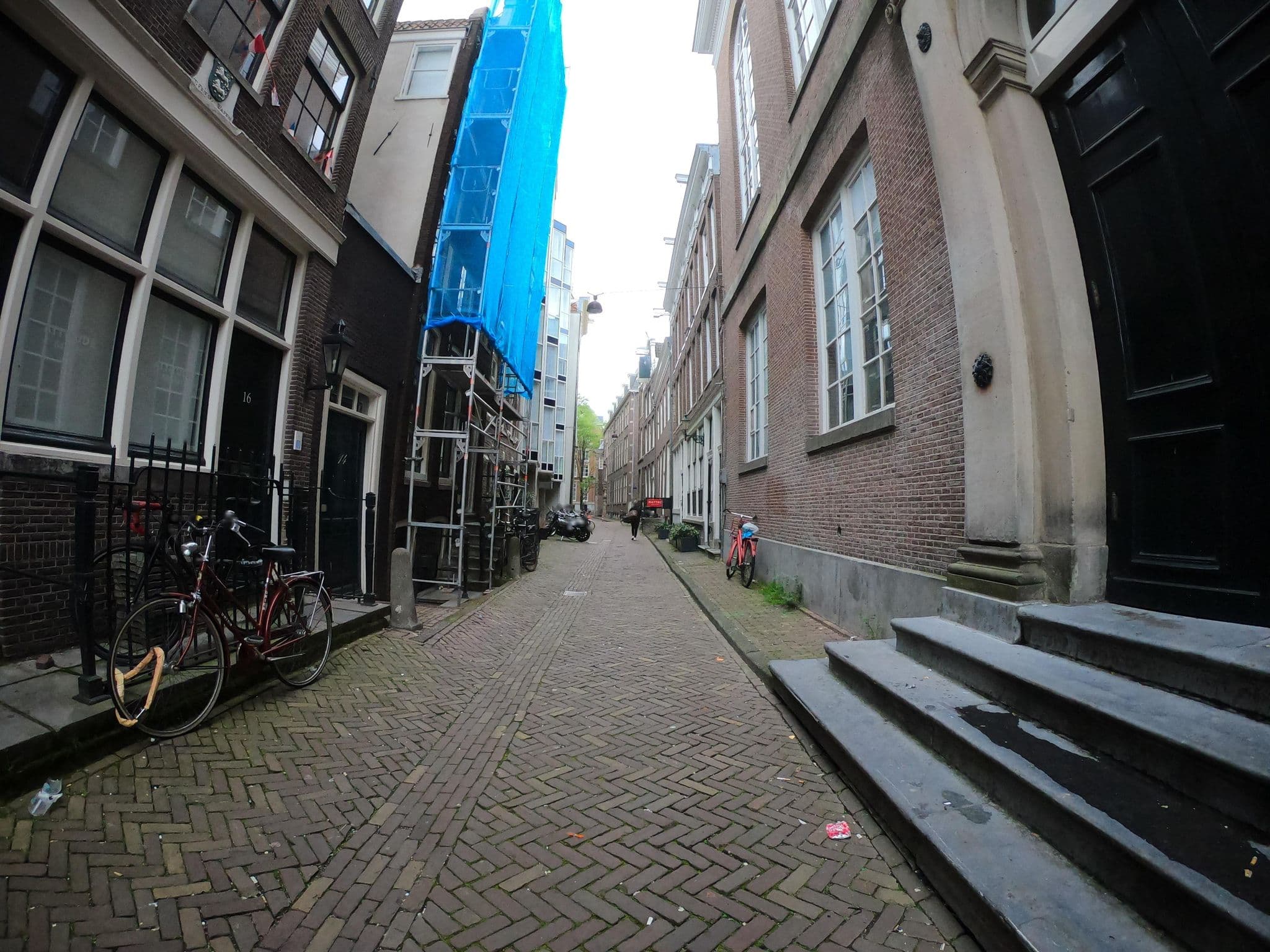 Street view near Centre Canal House, Amsterdam — © richlv (CC BY-SA · Mapillary)