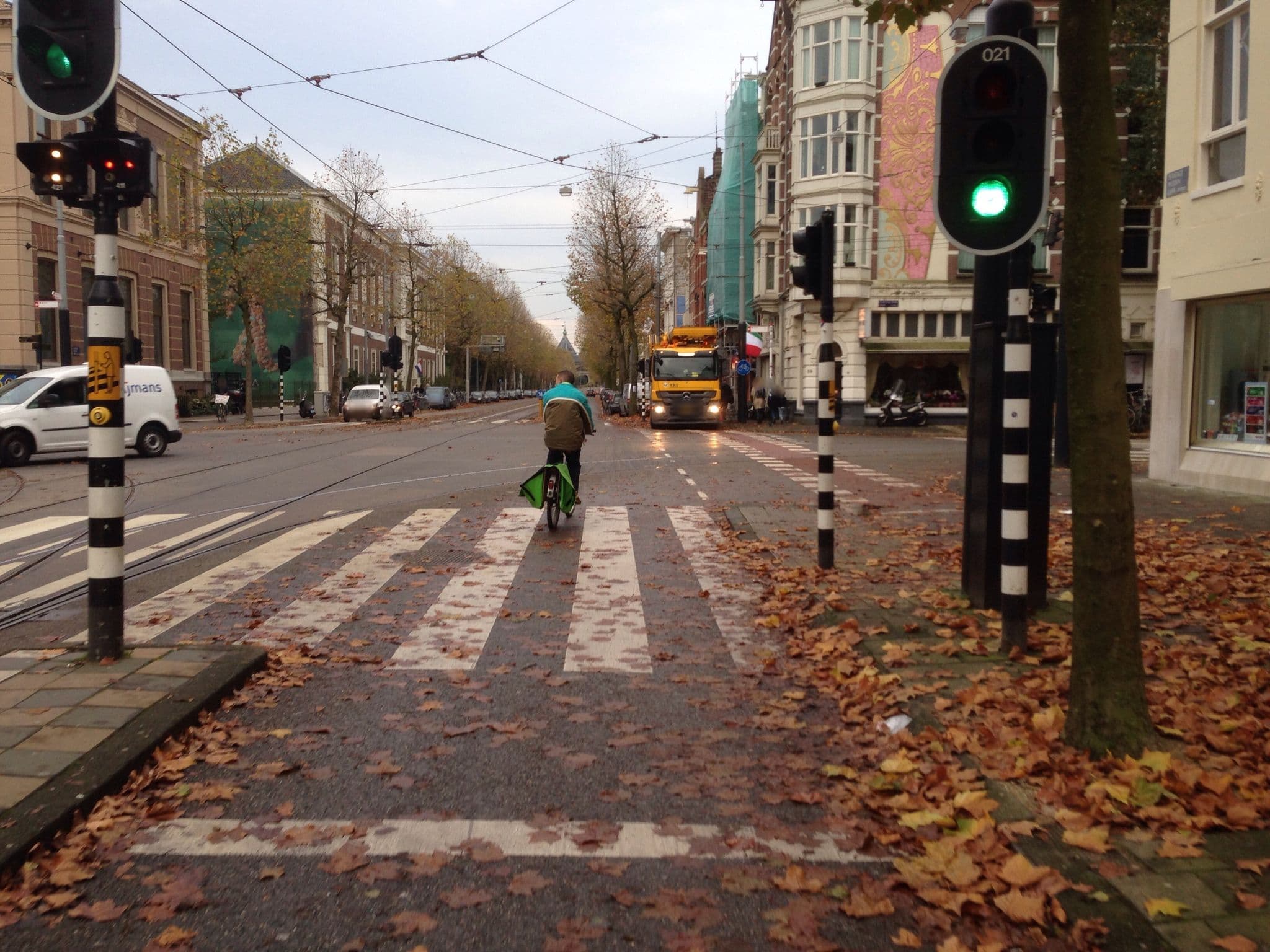 Street view near Hostel Sleep Inn, Dapperbuurt — © cyclestreets (CC BY-SA · Mapillary)