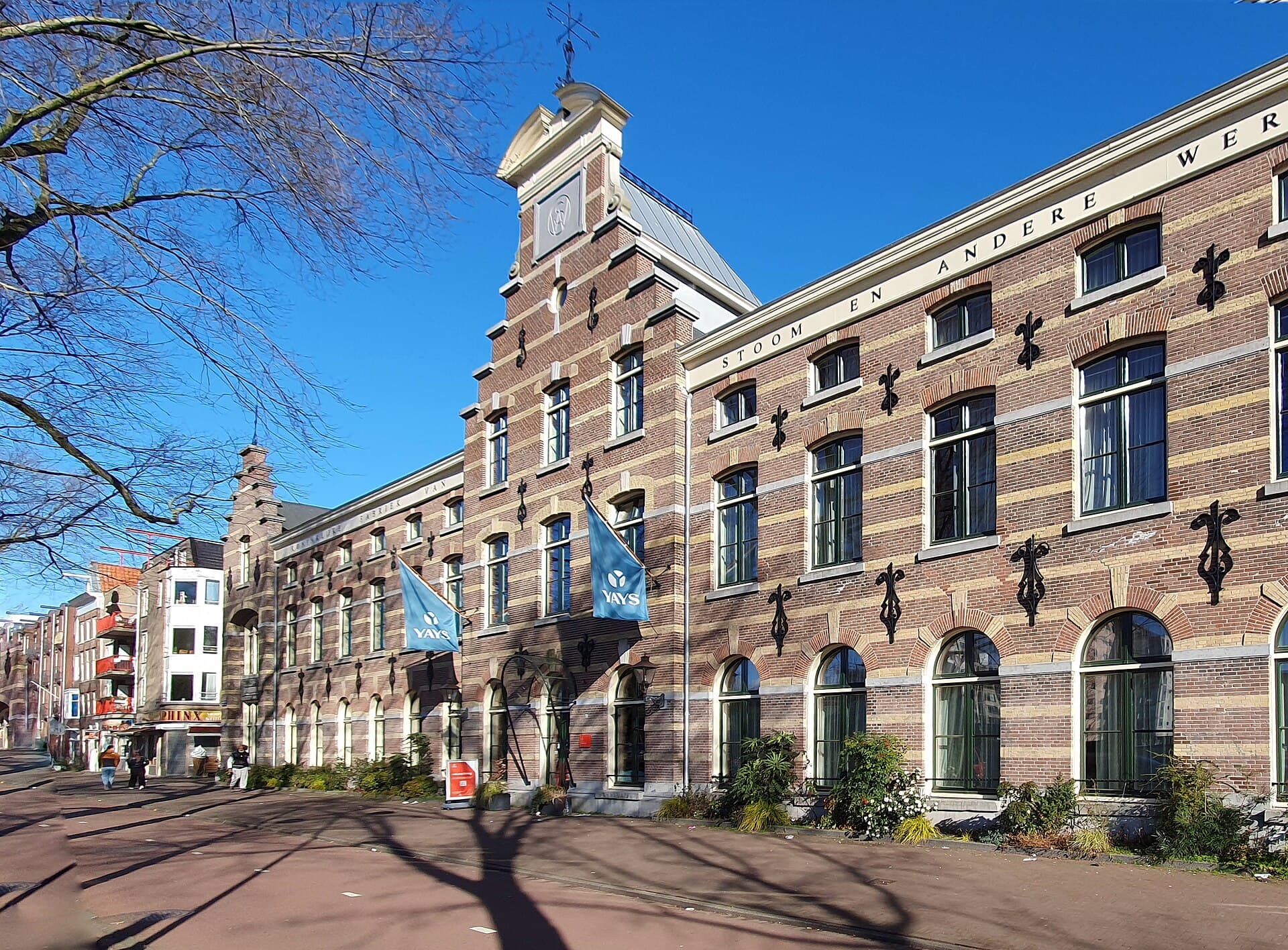 YAYS Concierged Boutique Apartments (via Wikimedia Commons, CC BY-SA 3.0)