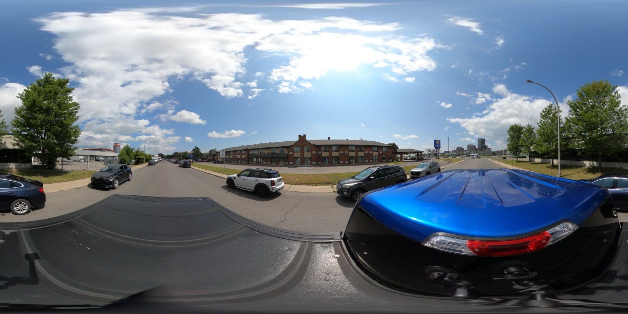 Street view near Comfort Inn, Laval-des-Rapides — © JNLvLQcMppr (CC BY-SA · Mapillary)