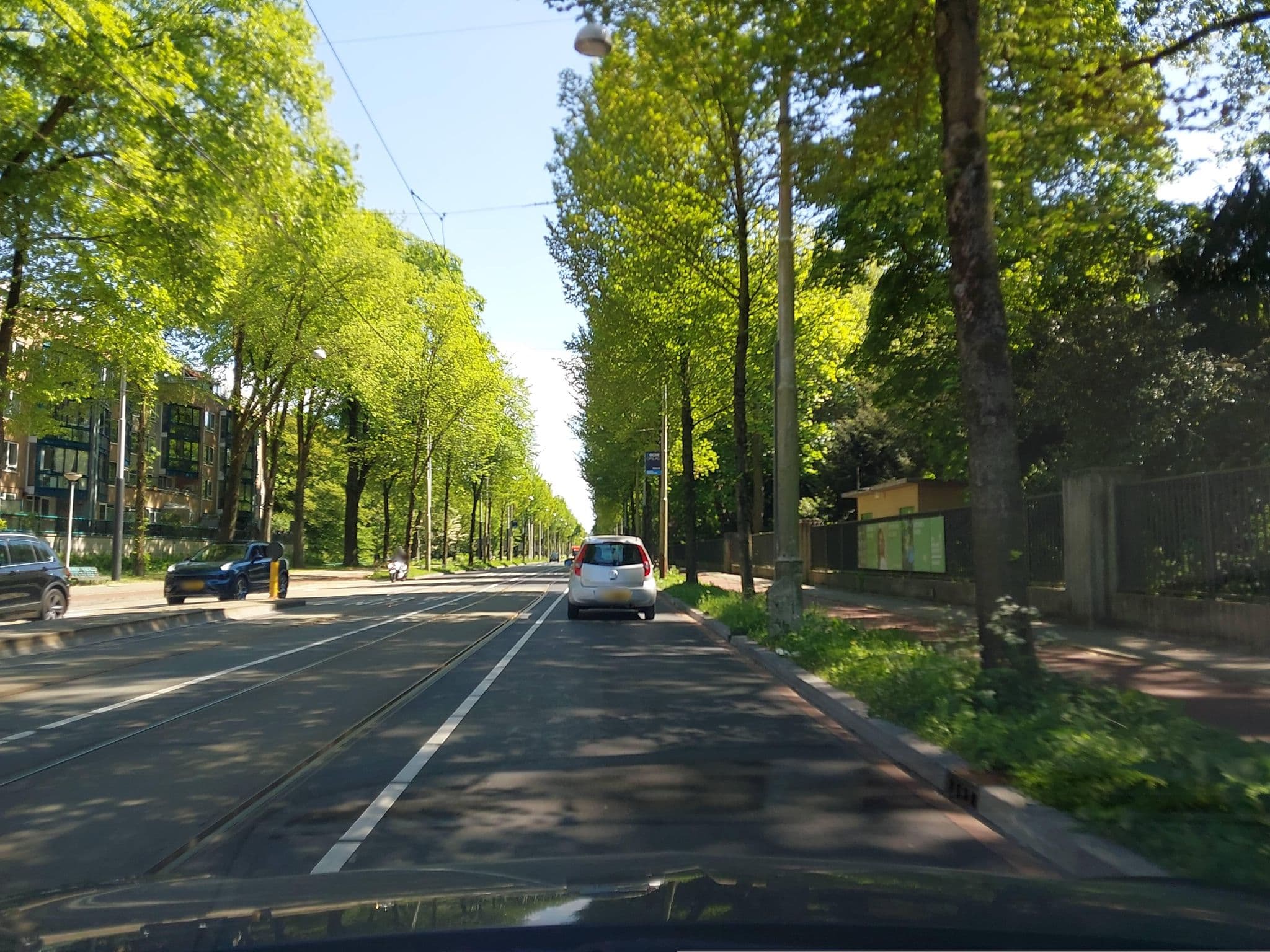 Street view near Drinkwaterfonteintje Kruislaan / Middenweg, Diemen — © Lowiekse (CC BY-SA · Mapillary)