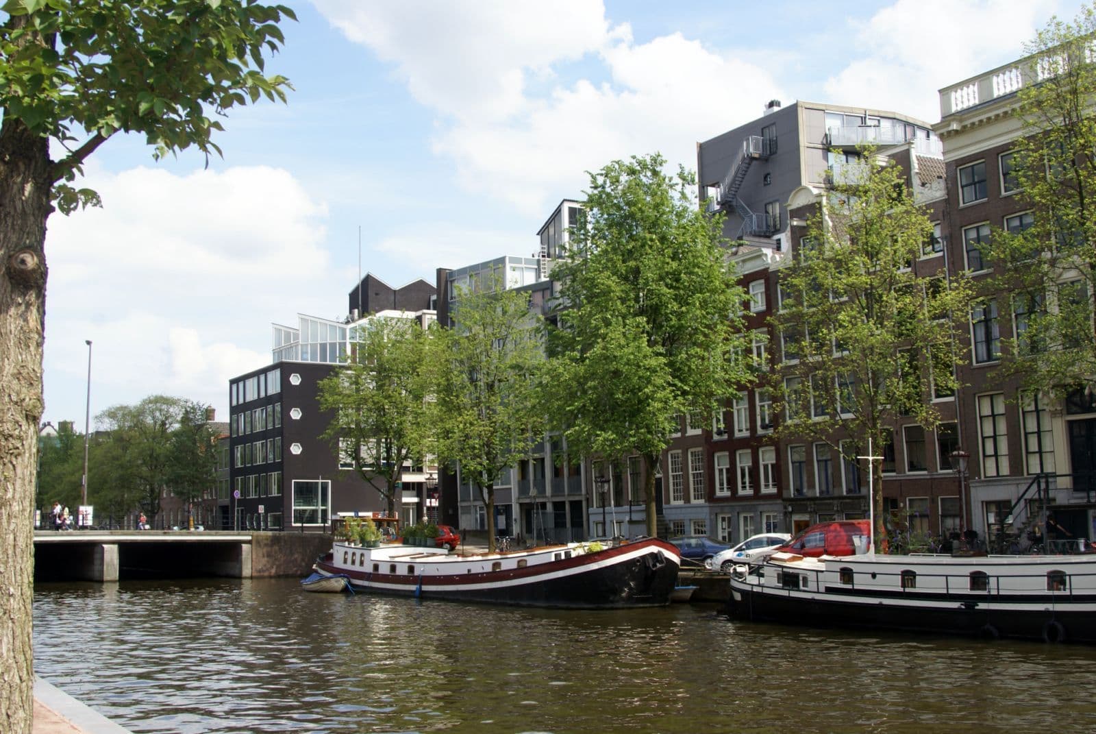 Street view near Houseboat 48G, Amsterdam — © txllxt (CC BY-SA · Mapillary)