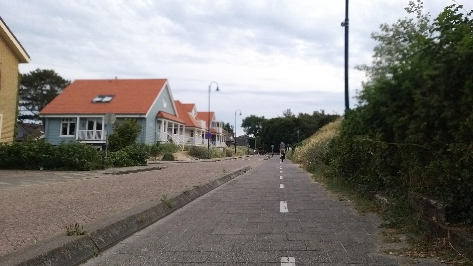 Street view near Ruysduyne B&B, De Koog — © t_hartung (CC BY-SA · Mapillary)