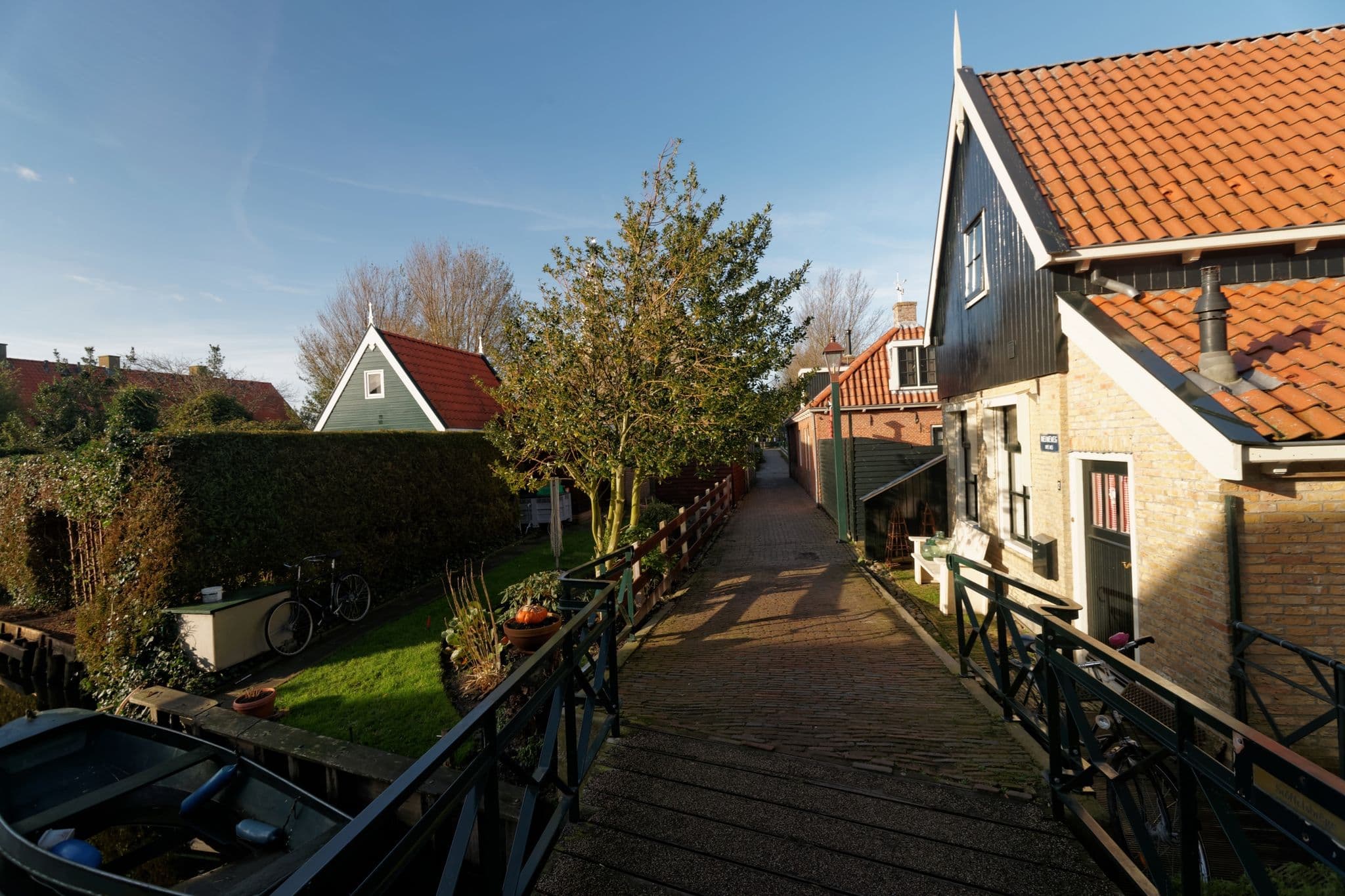 Street view near Vakantiehuis uus Klinte Hindeloopen, Koudum — © txllxt (CC BY-SA · Mapillary)