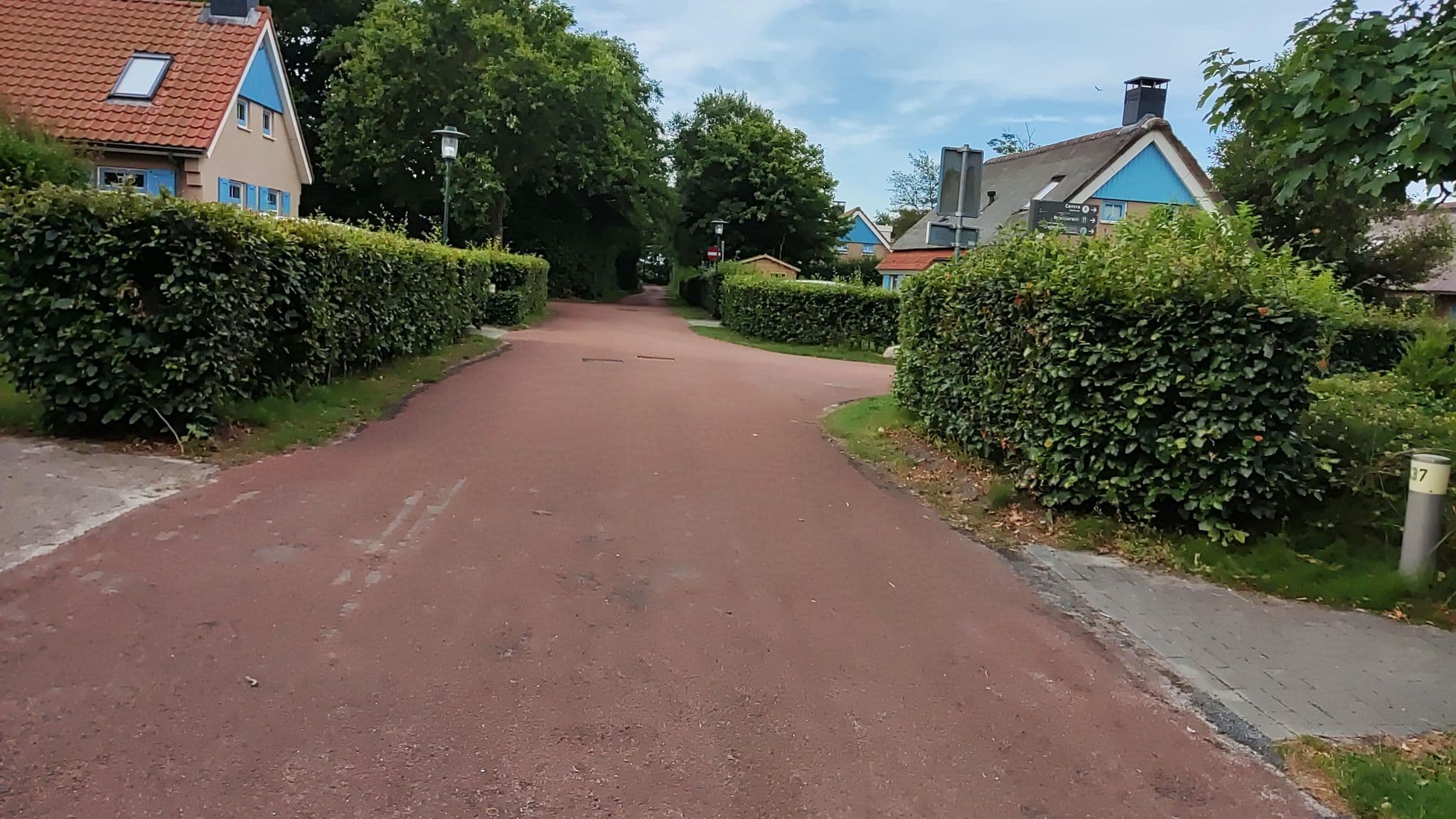 Street view near Kustpark huisje 363, De Koog — © t_hartung (CC BY-SA · Mapillary)
