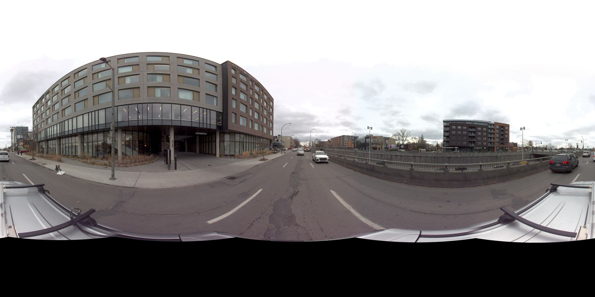 Street view near Courtyard by Marriott Montreal Midtown, Hampstead — © VdM (CC BY-SA · Mapillary)