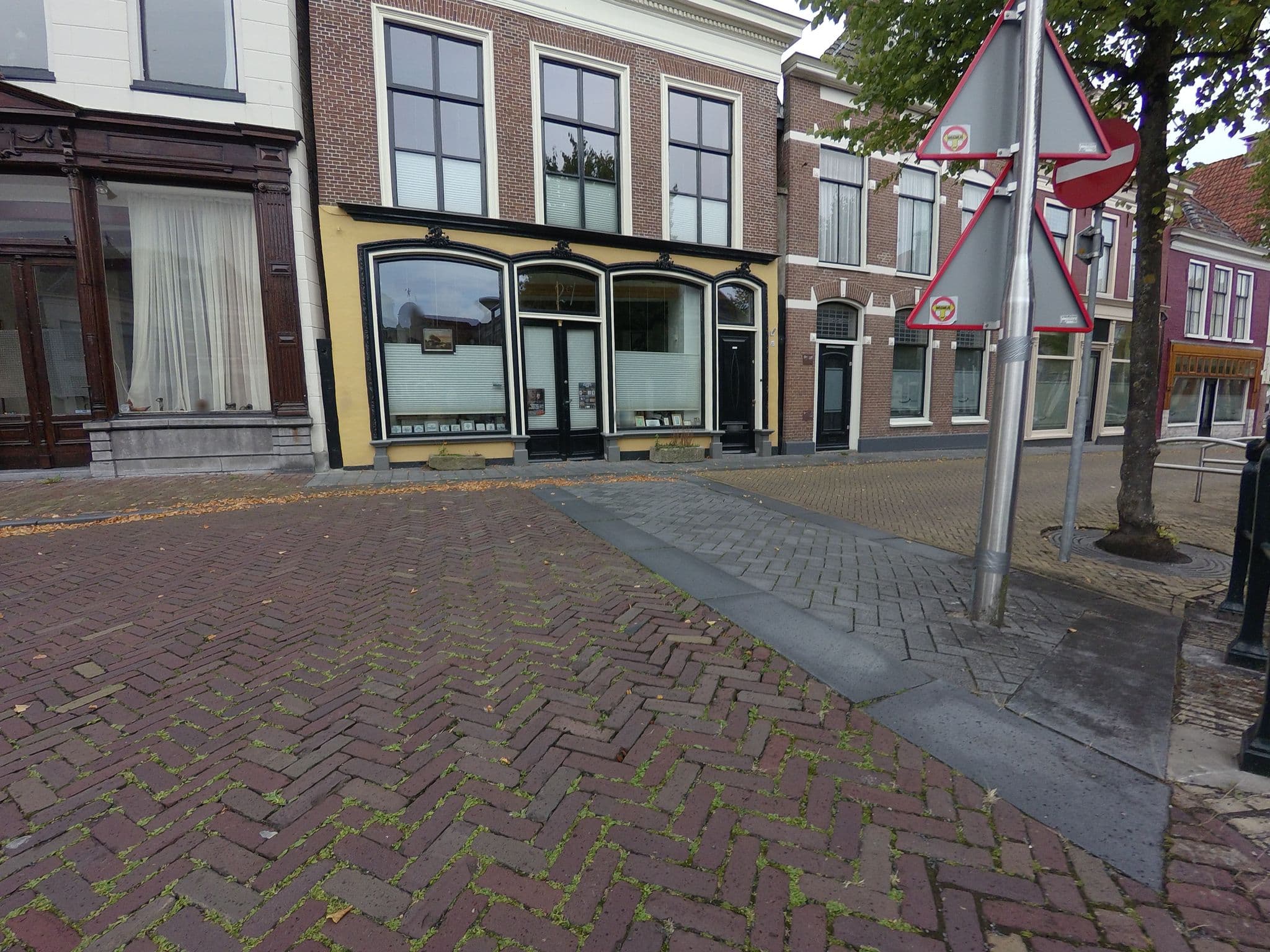 Street view near Huisje aan de gracht, Franeker — © ankeric (CC BY-SA · Mapillary)