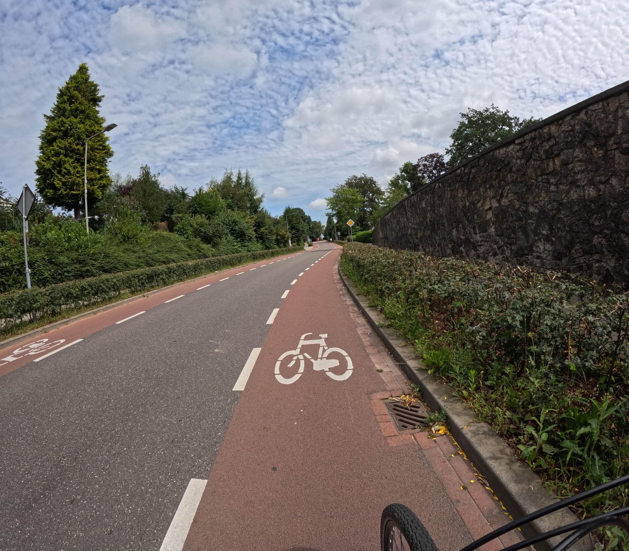 Street view near Hotel Troisfontaine Gulpen, Gulpen — © madel (CC BY-SA · Mapillary)
