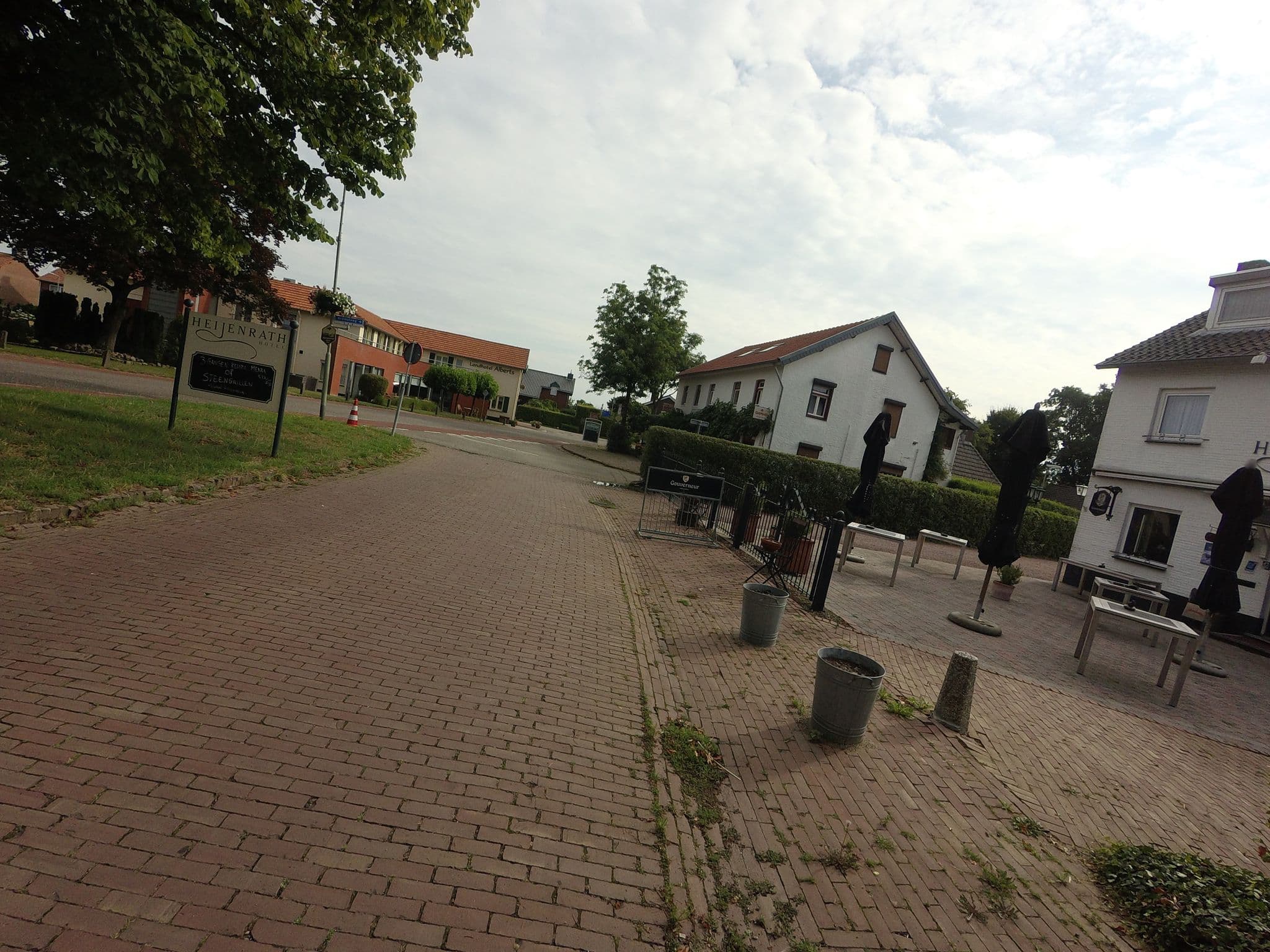 Street view near Hotel Heijenrath, Mechelen — © madel (CC BY-SA · Mapillary)