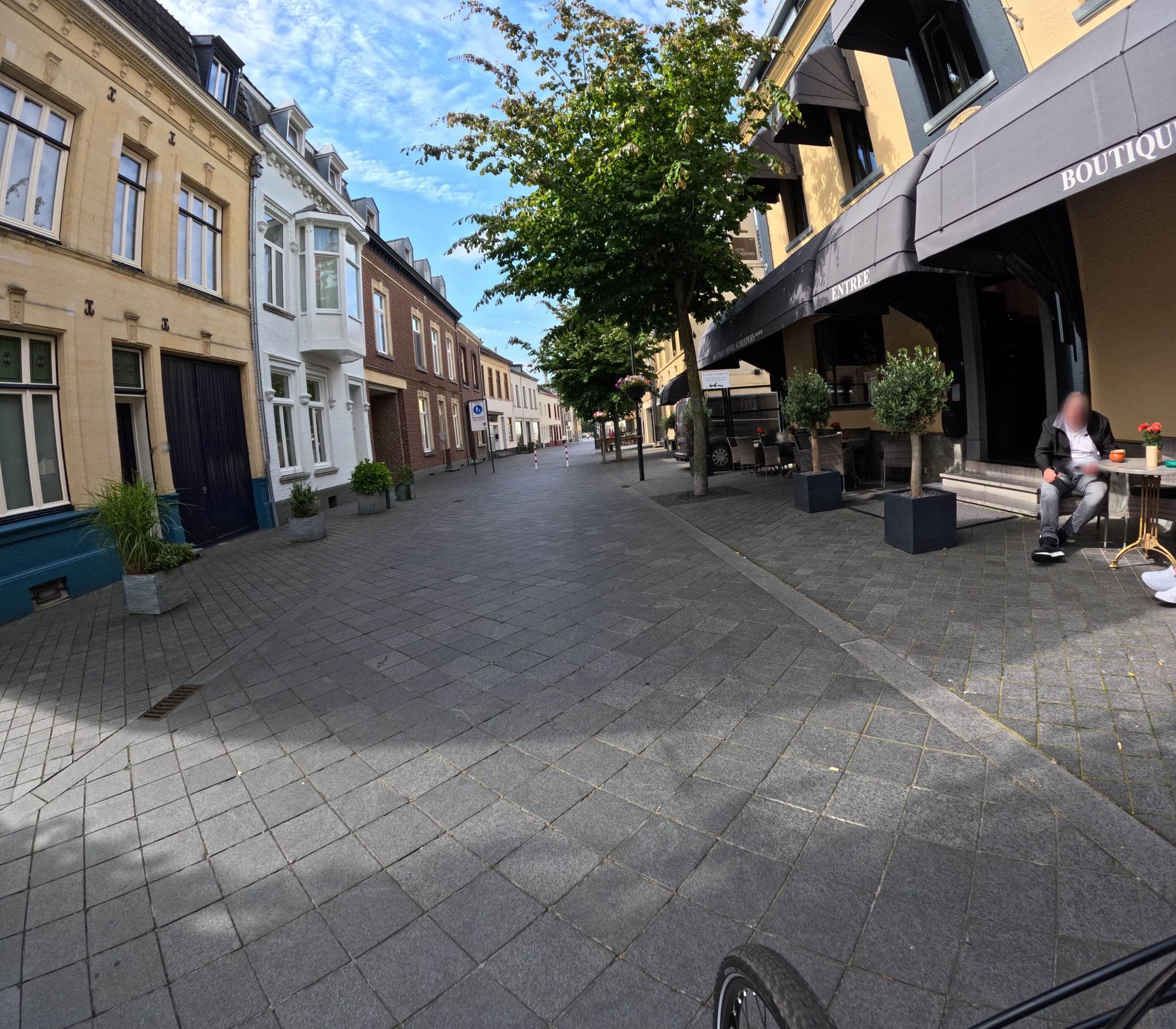 Street view near Hotel Peeters, Broekhem — © madel (CC BY-SA · Mapillary)
