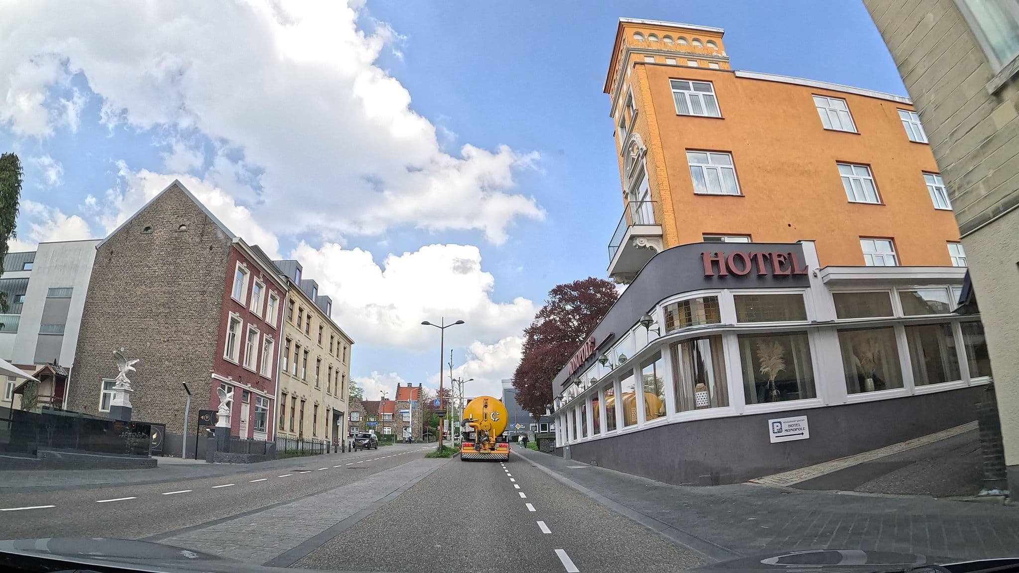 Street view near Grand Hotel Monopole, Broekhem — © thewizard (CC BY-SA · Mapillary)