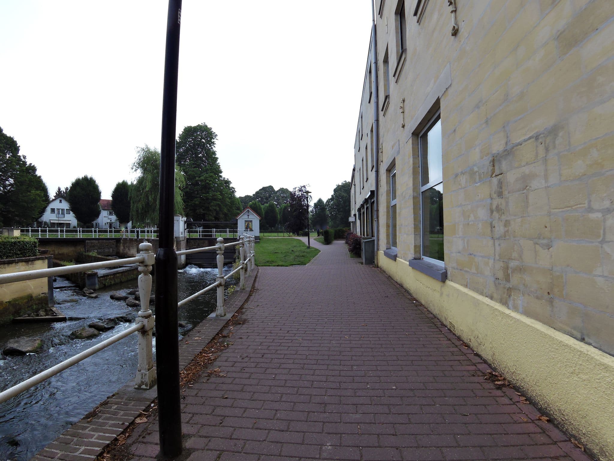 Street view near Hotel Walram (suite 222), Broekhem — © madel (CC BY-SA · Mapillary)