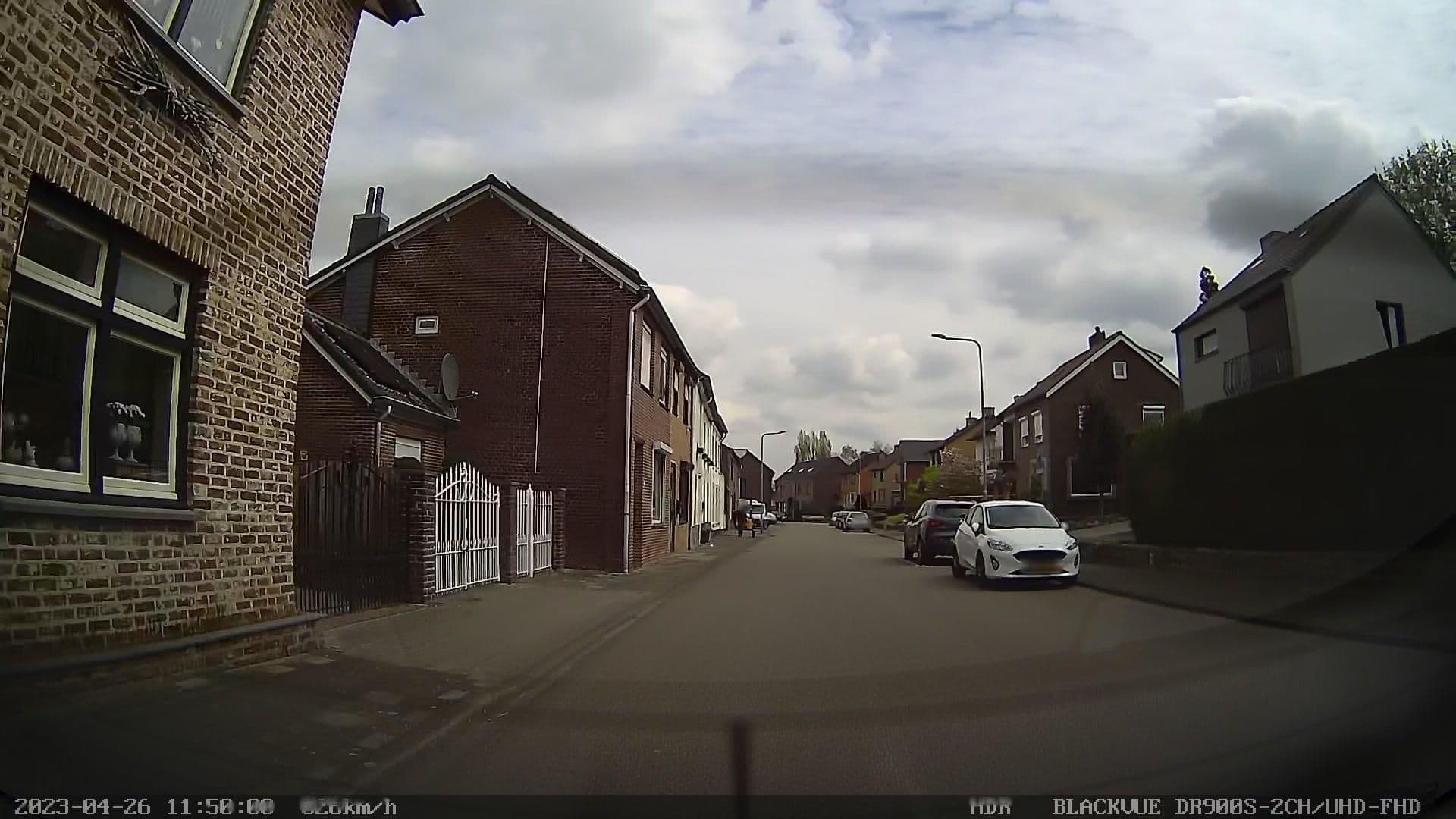 Street view near Hh11, Neerbeek — © madel (CC BY-SA · Mapillary)