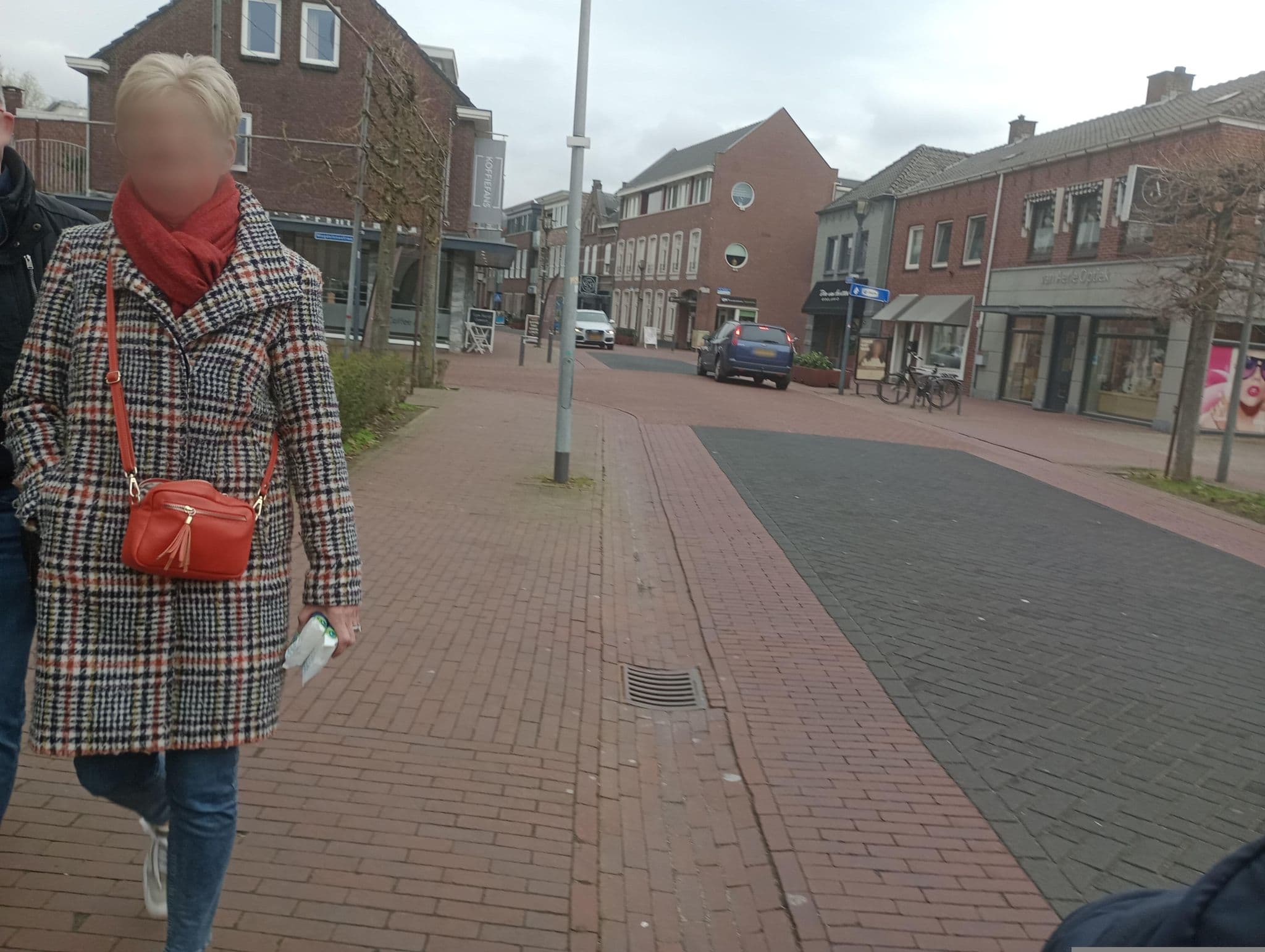 Street view near Hotel t' Anker, Heythuysen — © kax (CC BY-SA · Mapillary)