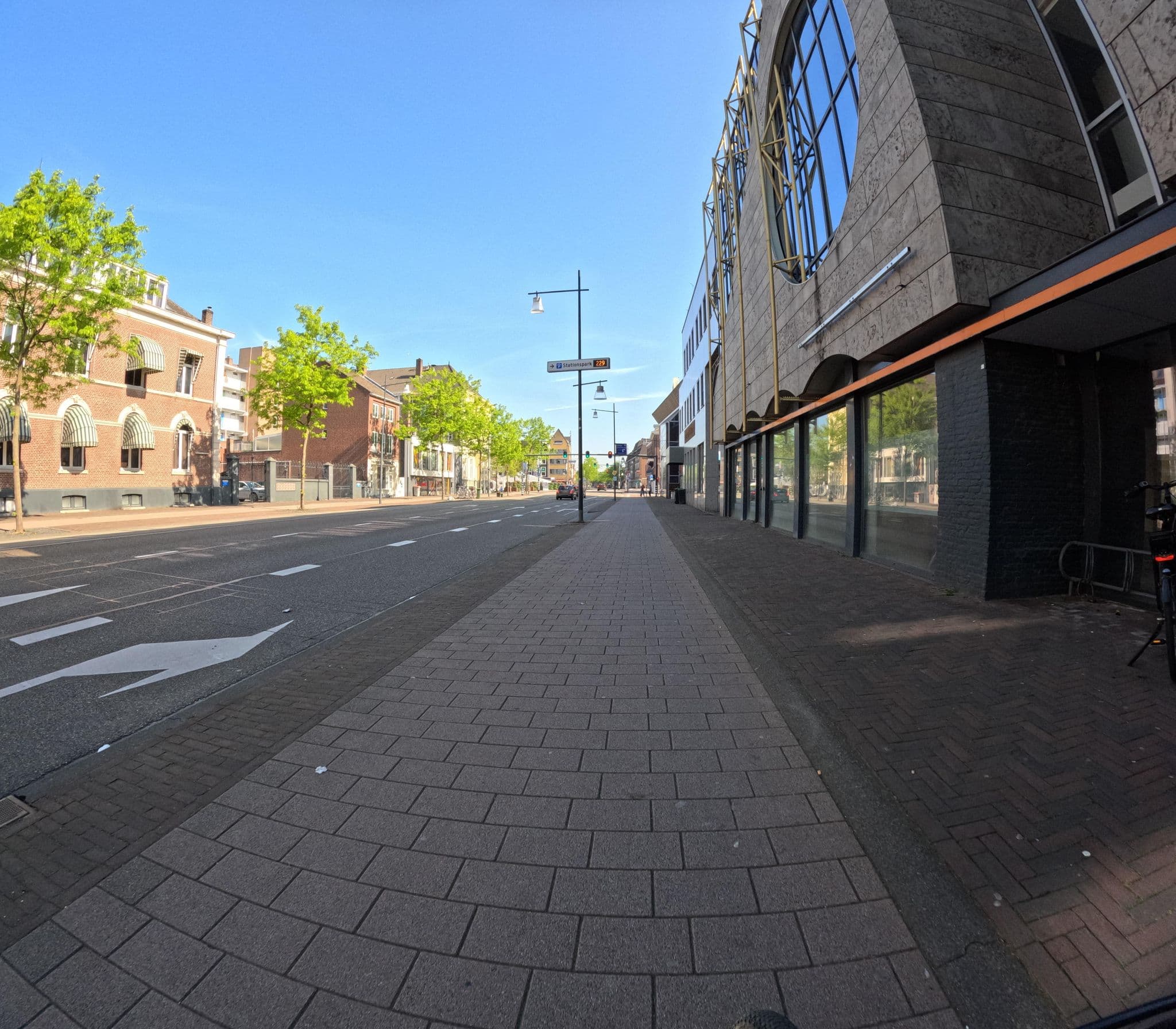 Street view near Willem II Singel 15, Roermond — © madel (CC BY-SA · Mapillary)