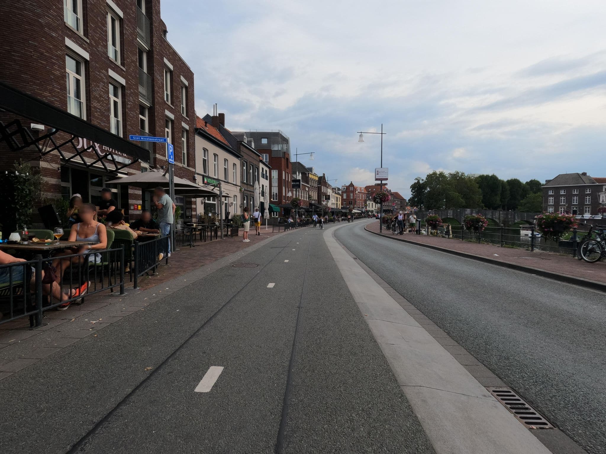 Street view near Hotel-Brasserie Dux, Roermond — © hektor1989 (CC BY-SA · Mapillary)