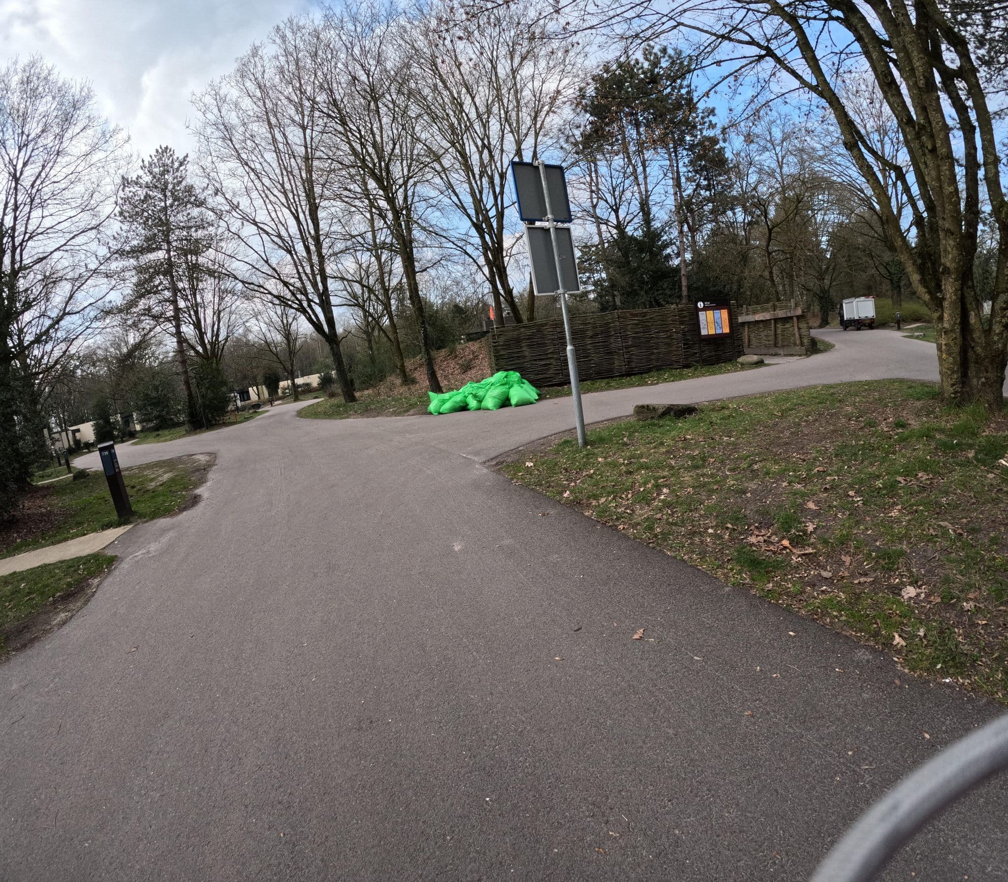 Street view near Cottage 739, America — © tjorim (CC BY-SA · Mapillary)