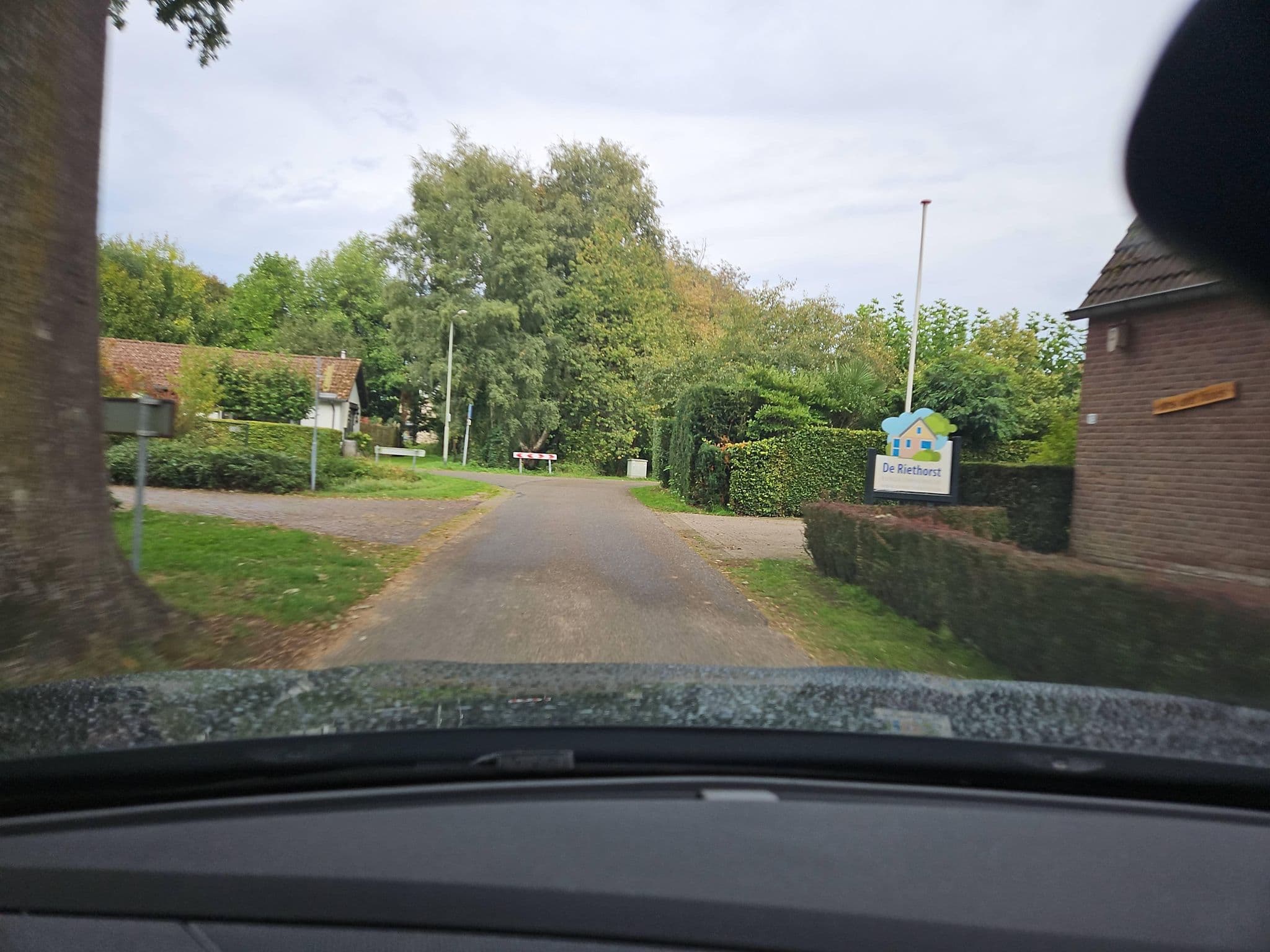 Street view near Bungalowpark De Riethorst, Milsbeek — © toho (CC BY-SA · Mapillary)