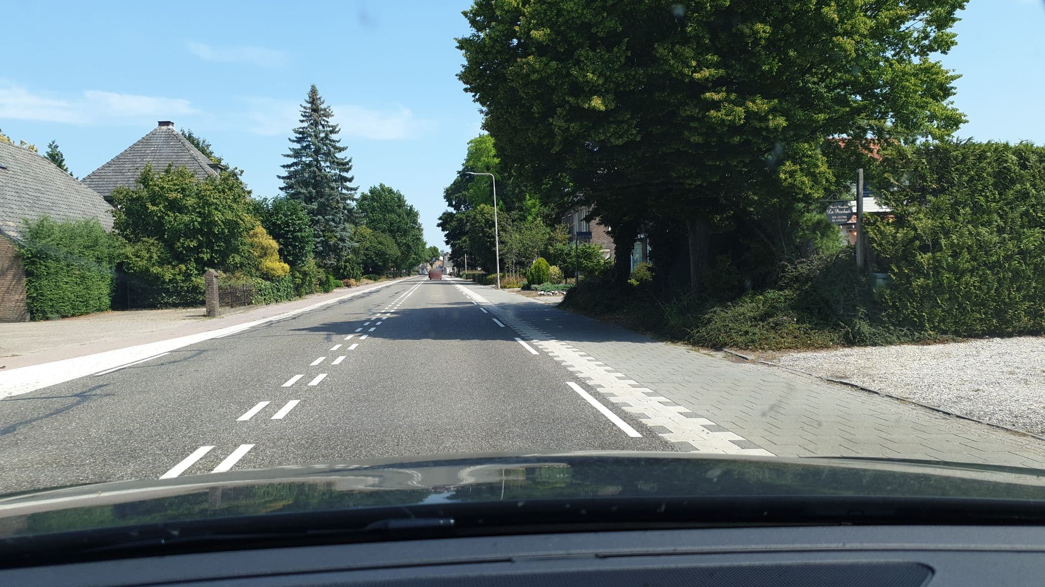 Street view near La-Perchade, Huissen — © toho (CC BY-SA · Mapillary)