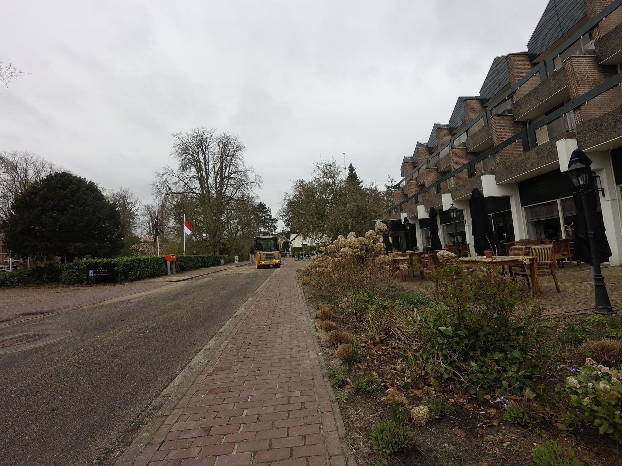 Street view near Bilderberg Hotel De Keizerskroon, Het Loo — © ankeric (CC BY-SA · Mapillary)