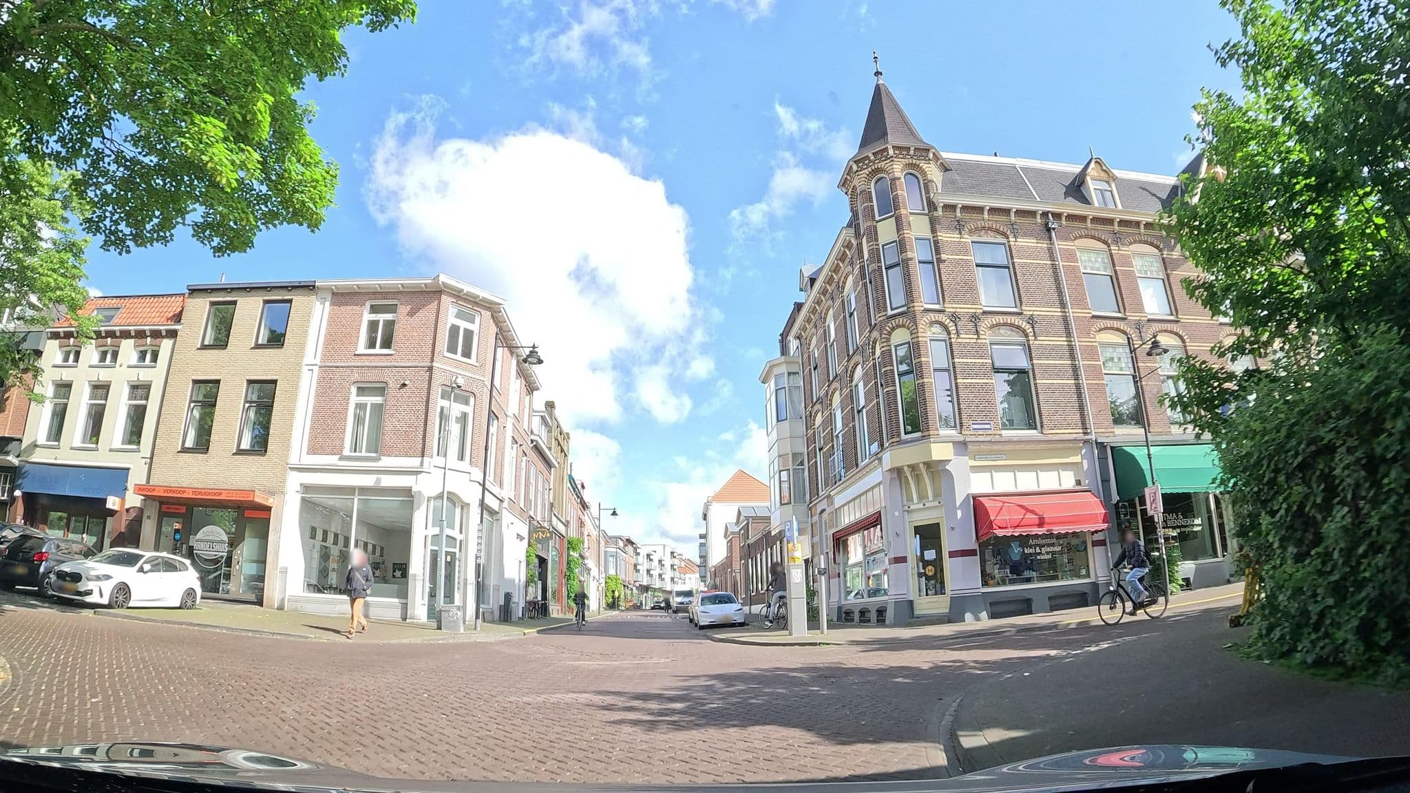 Street view near Hotel de Gruyter, Arnhem — © thewizard (CC BY-SA · Mapillary)