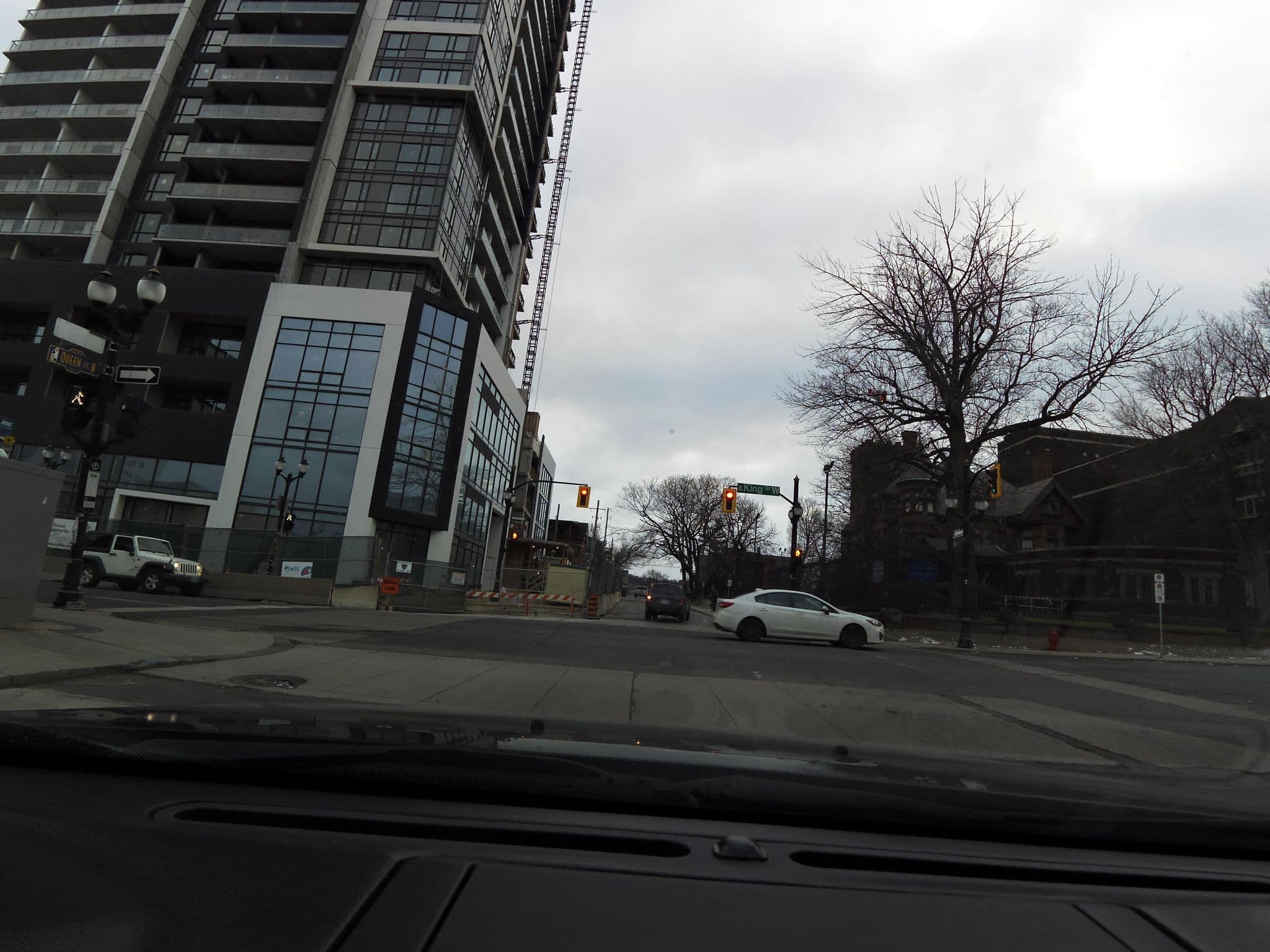 Street view near Hampton Inn by Hilton, Hamilton — © kevo (CC BY-SA · Mapillary)