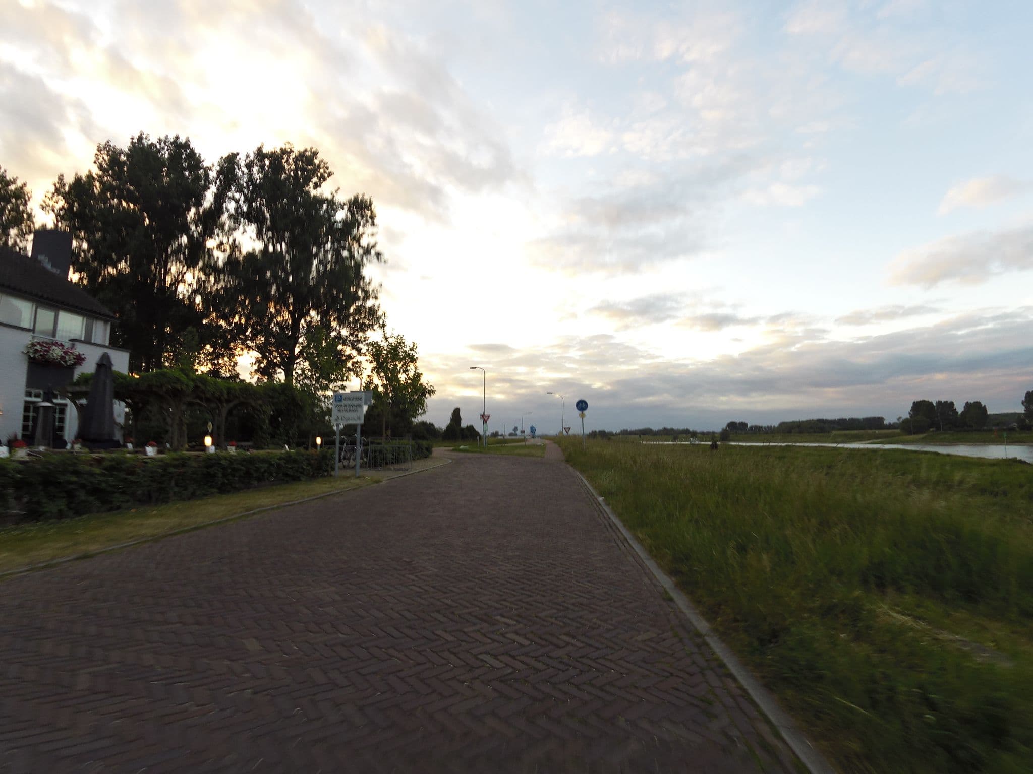 Street view near Hotel - Visspecialiteiten Restaurant Rijnzicht, Pannerden — © wimmel (CC BY-SA · Mapillary)