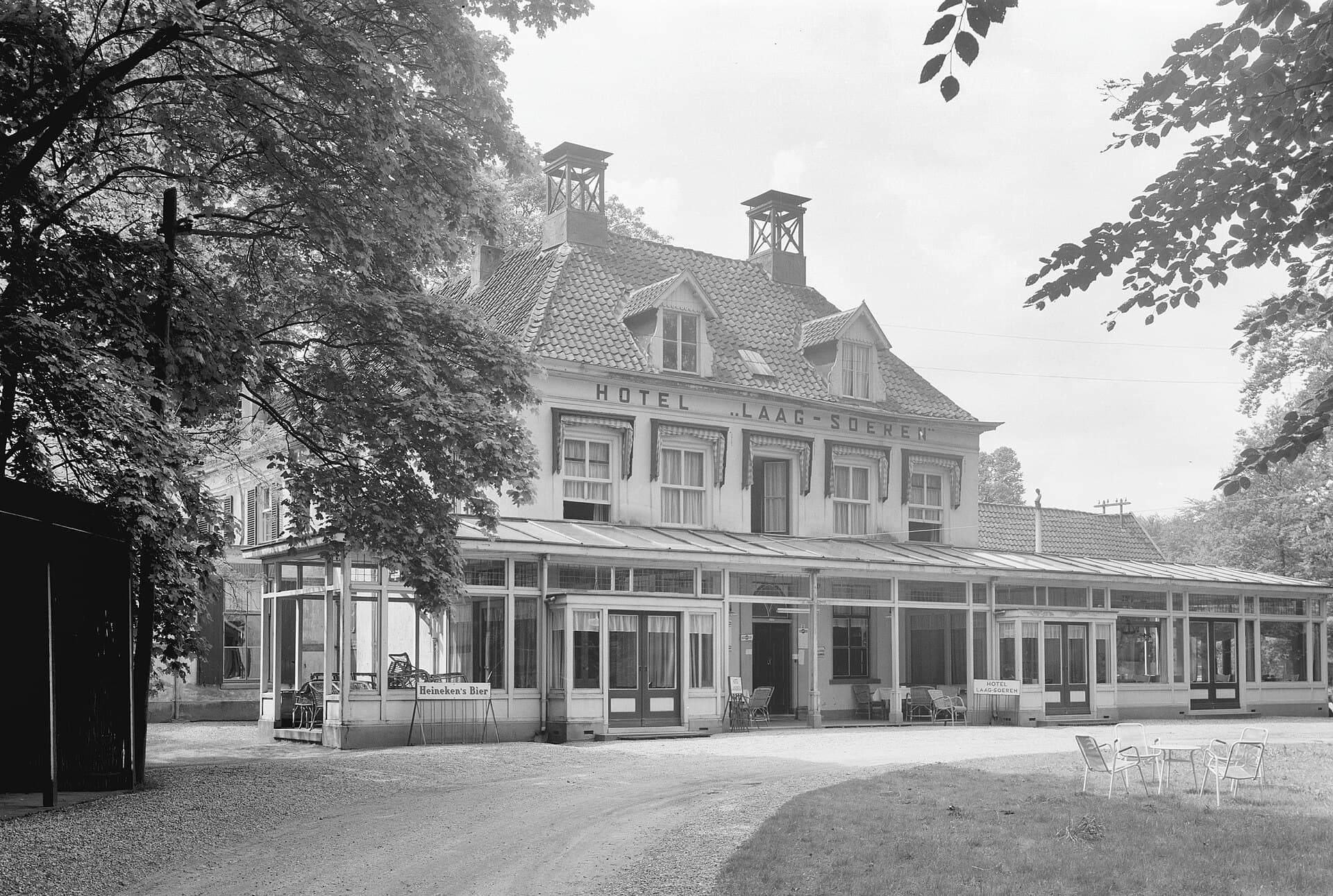 Hotel Dullemond (via Wikimedia Commons, CC BY-SA 4.0)