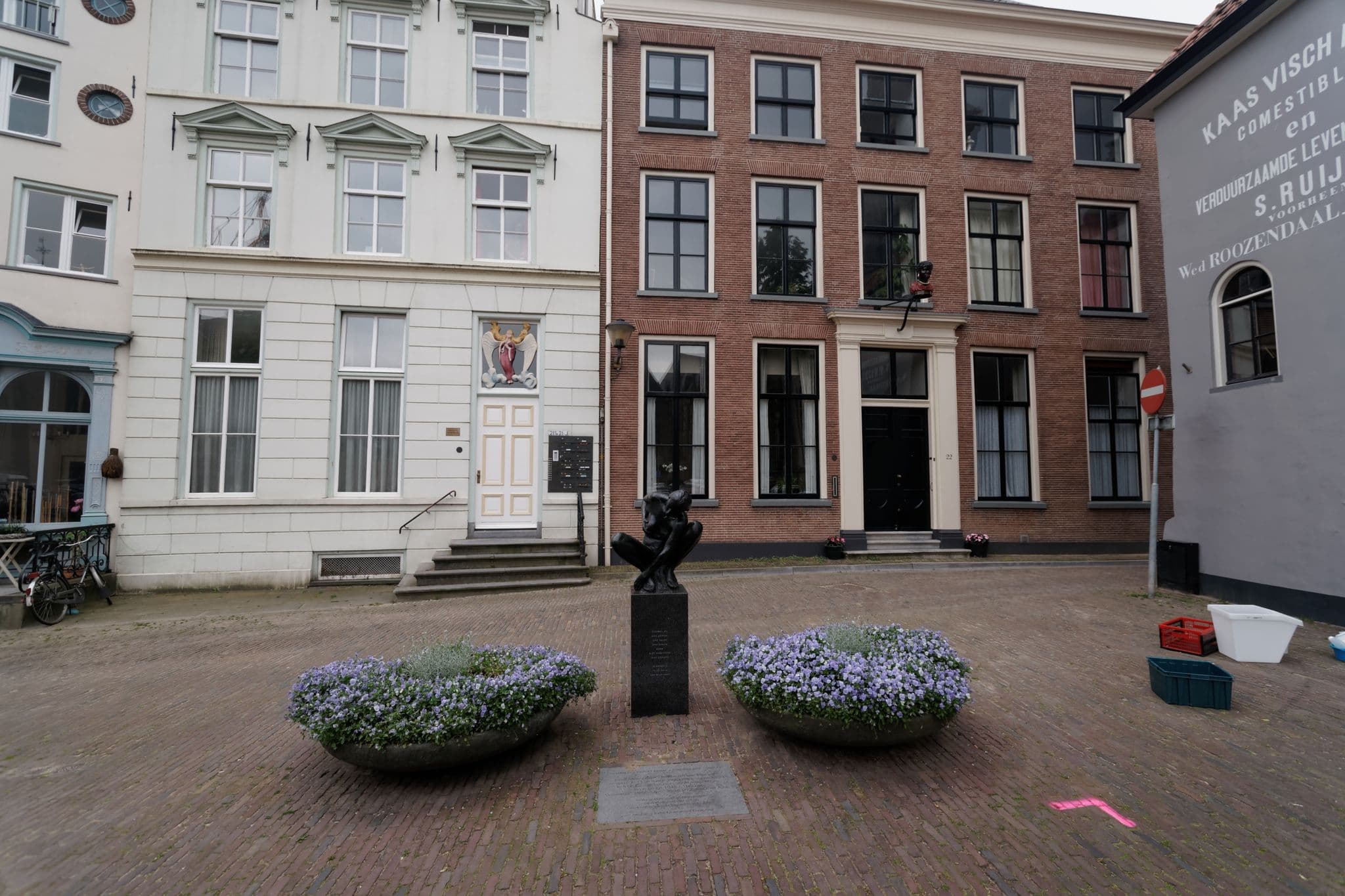 Street view near The Lemon Suites, De Hoven — © txllxt (CC BY-SA · Mapillary)