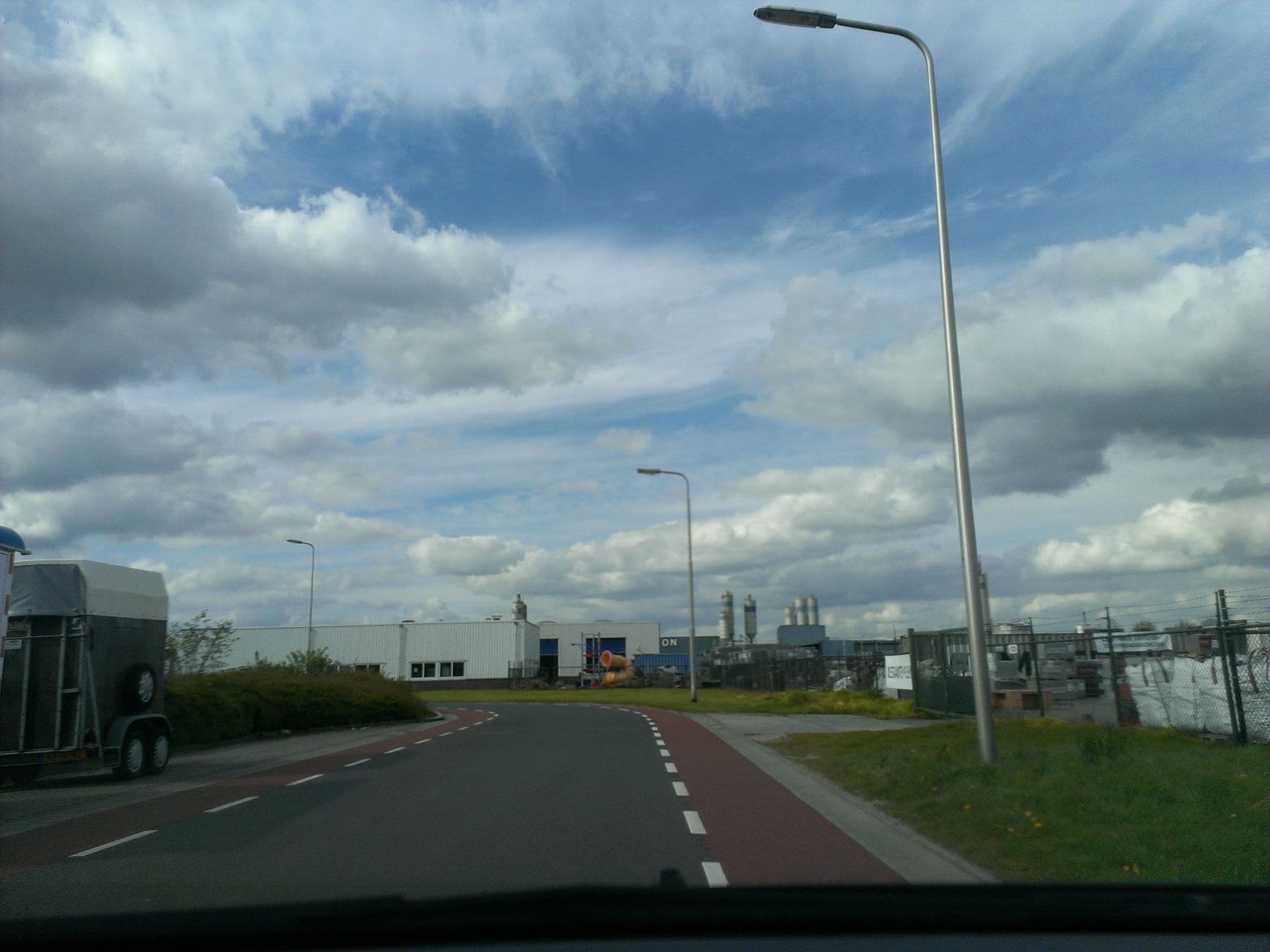 Street view near Parkeerstrook na 't koppelen Enter (Vonderweg), Enter — © montfrooij (CC BY-SA · Mapillary)