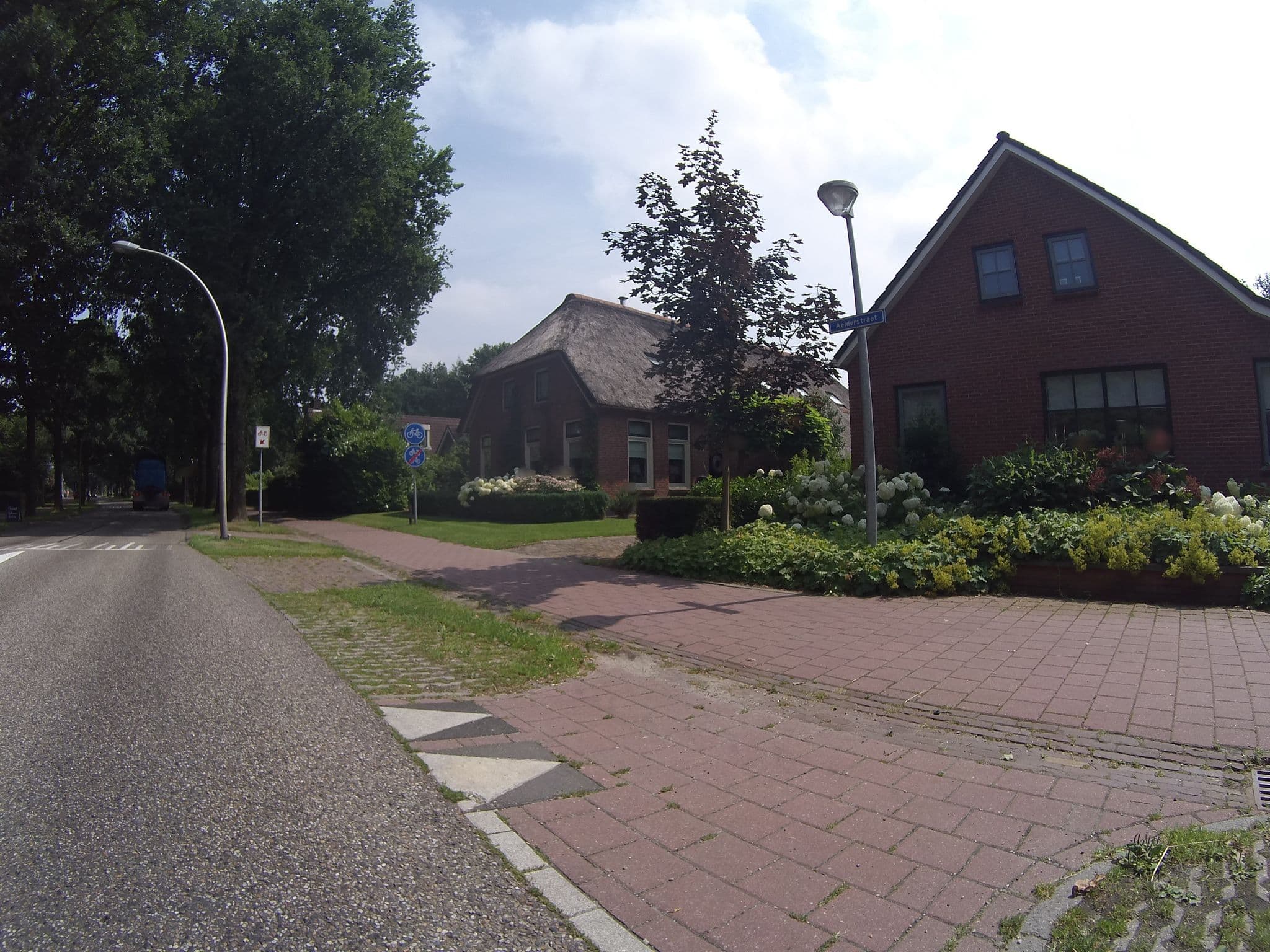 Street view near Aan de Aelder Esch, Aalden — © ligfietser (CC BY-SA · Mapillary)