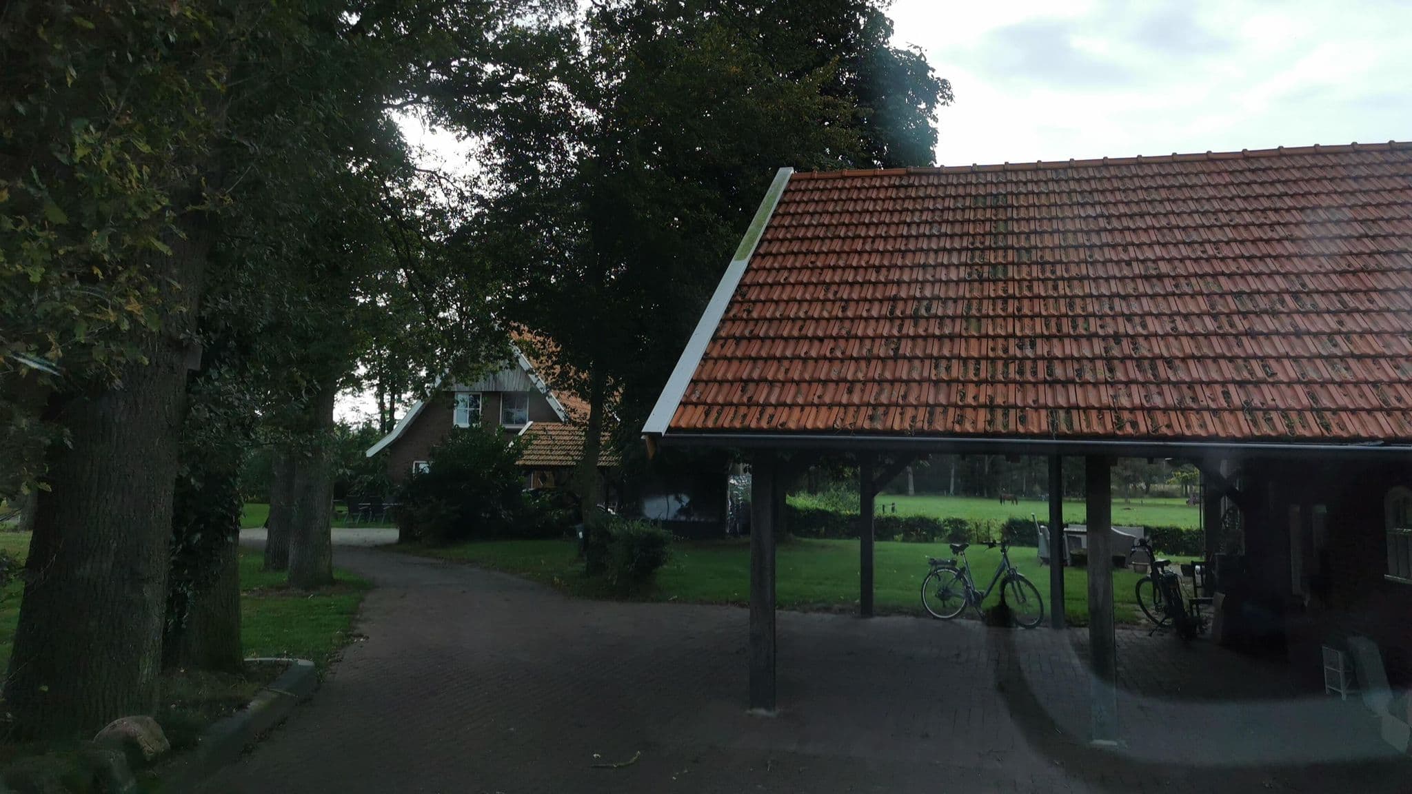 Street view near Landgoed Lutterzand, Oldenzaal — © jonrellim (CC BY-SA · Mapillary)